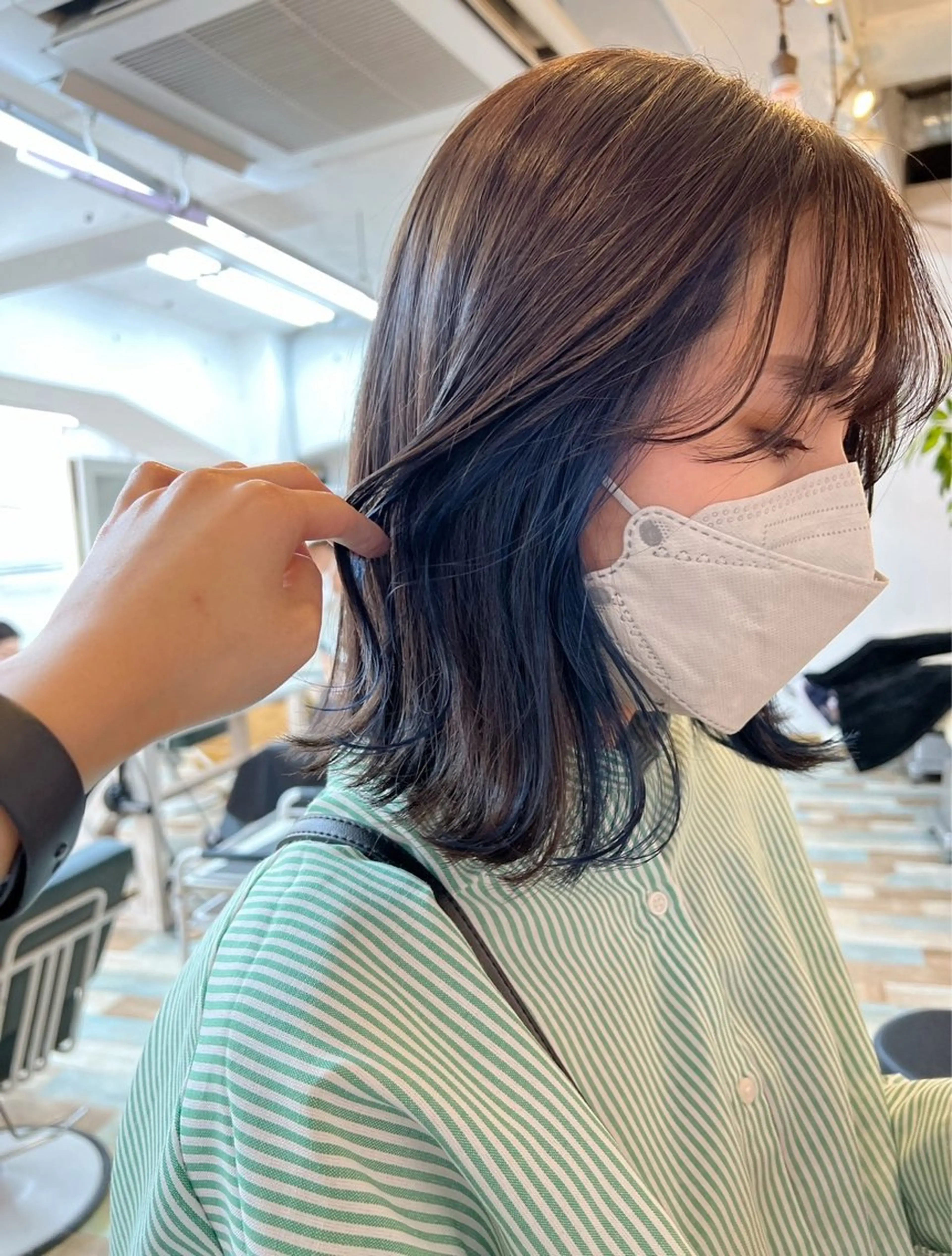 ミディアム カラー ブリーチ ブルーカラー ブルージュ デザインカラー イヤリングカラー カット ヘアカラー トリートメント KANA/ボブ/ インナーカラー/艶髪のヘアスタイル