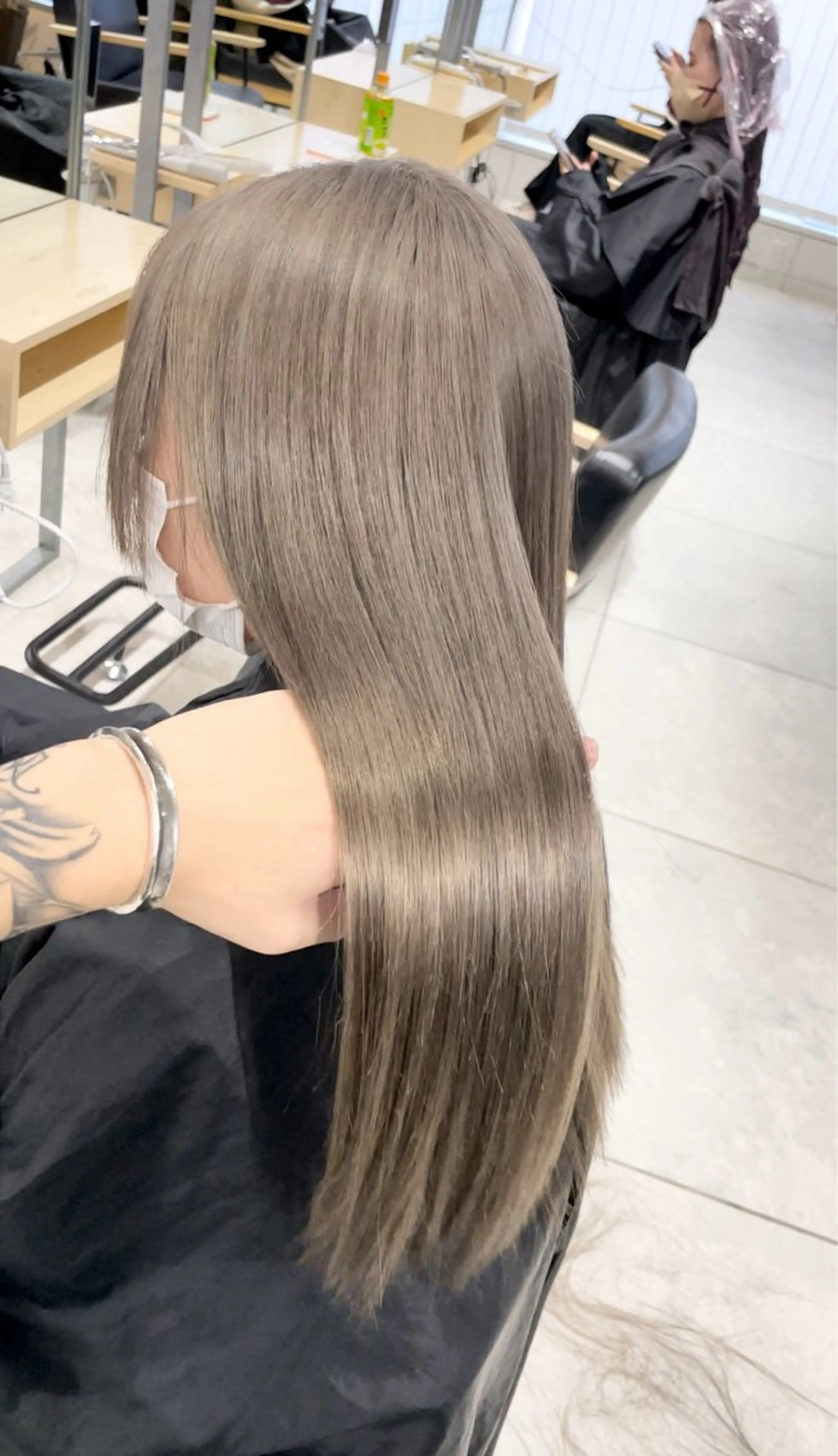 セミロング カラー ヘアカラー トリートメント ヘッドスパ ヘアセット 透明感/グレージュ/ ミルクティー/ユウトのヘアスタイル