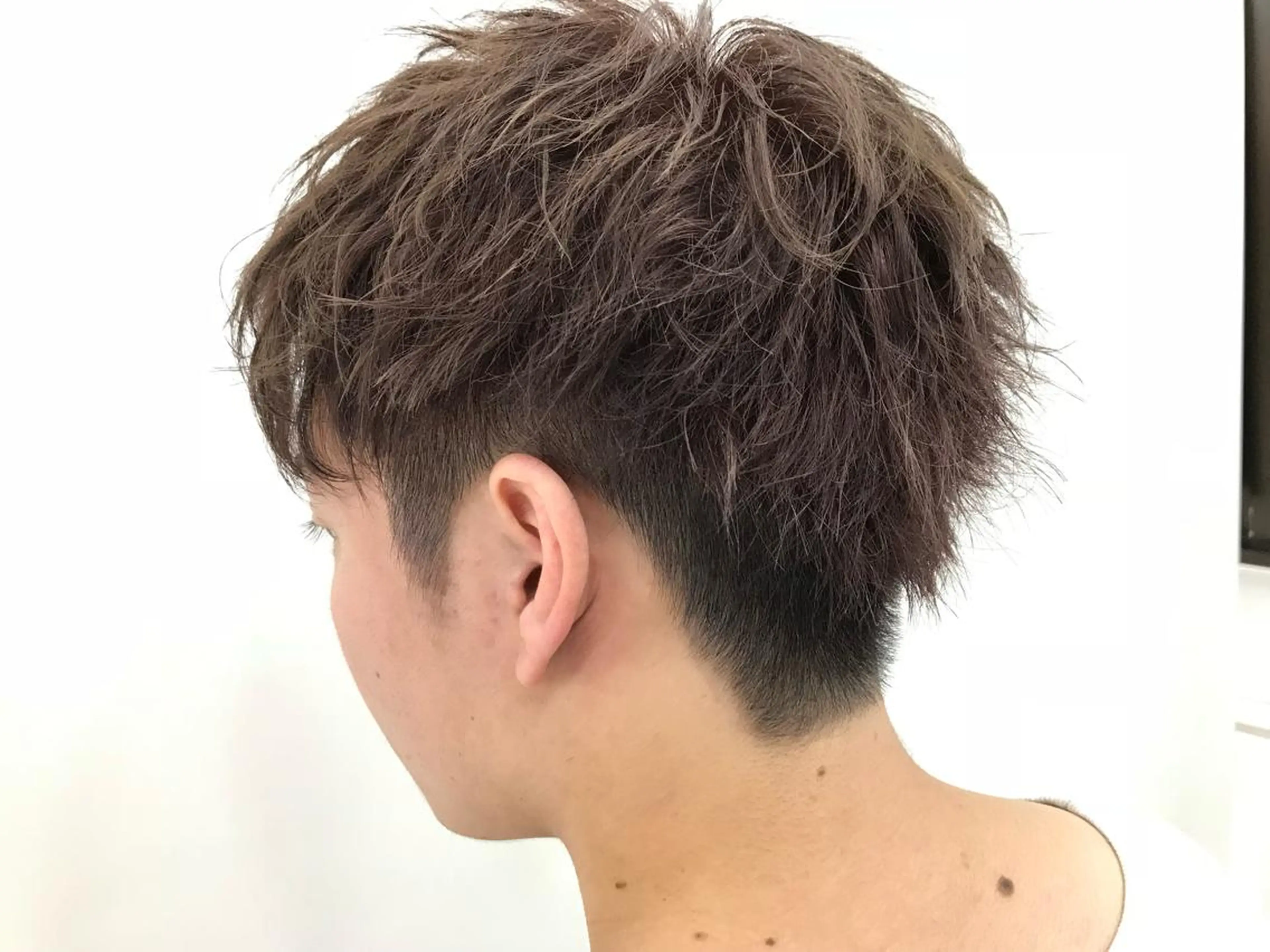 ショート カラー メンズ メンズブリーチ 刈り上げ ブリーチ ショートヘア メンズカット松戸/韓 国/メンズパーマ航太のヘアスタイル