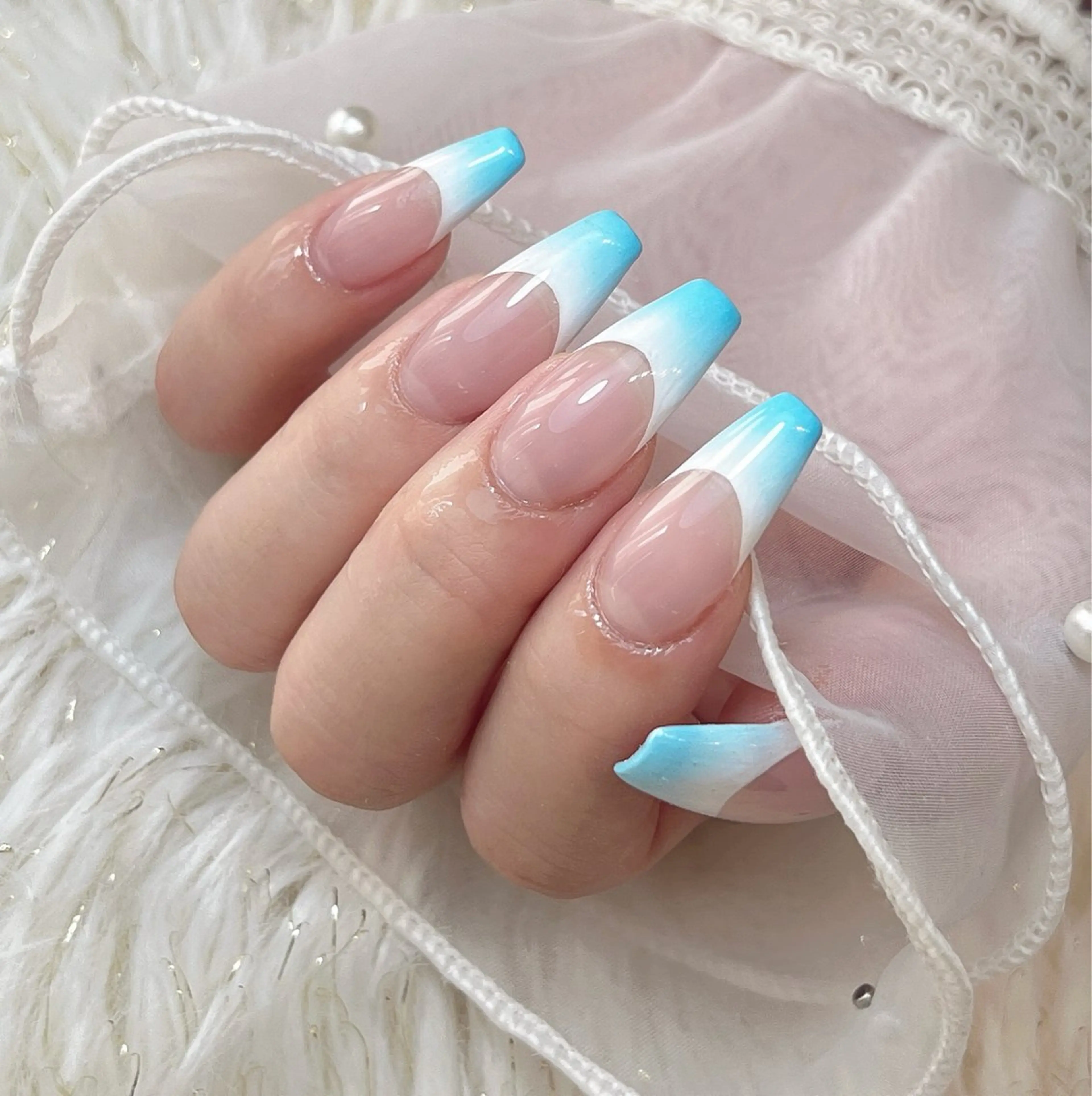 ネイル フレンチネイル グラデーション ハンドネイル bijou nails　蓮のネイルデザイン