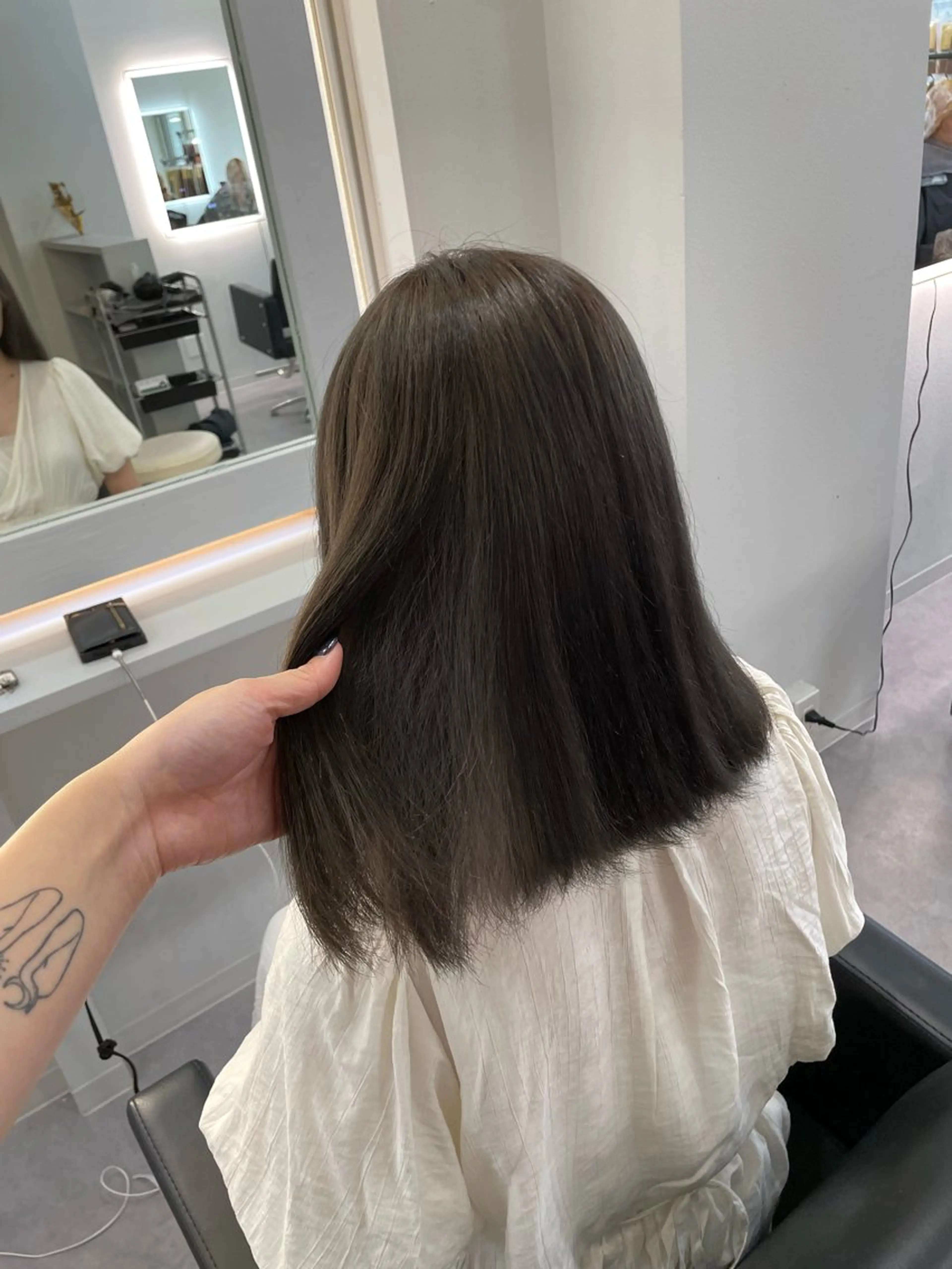 セミロング カラー ダークグレー ダークグレージュ グレージュ Cielro/ダブル カラー/西田咲希のヘアスタイル