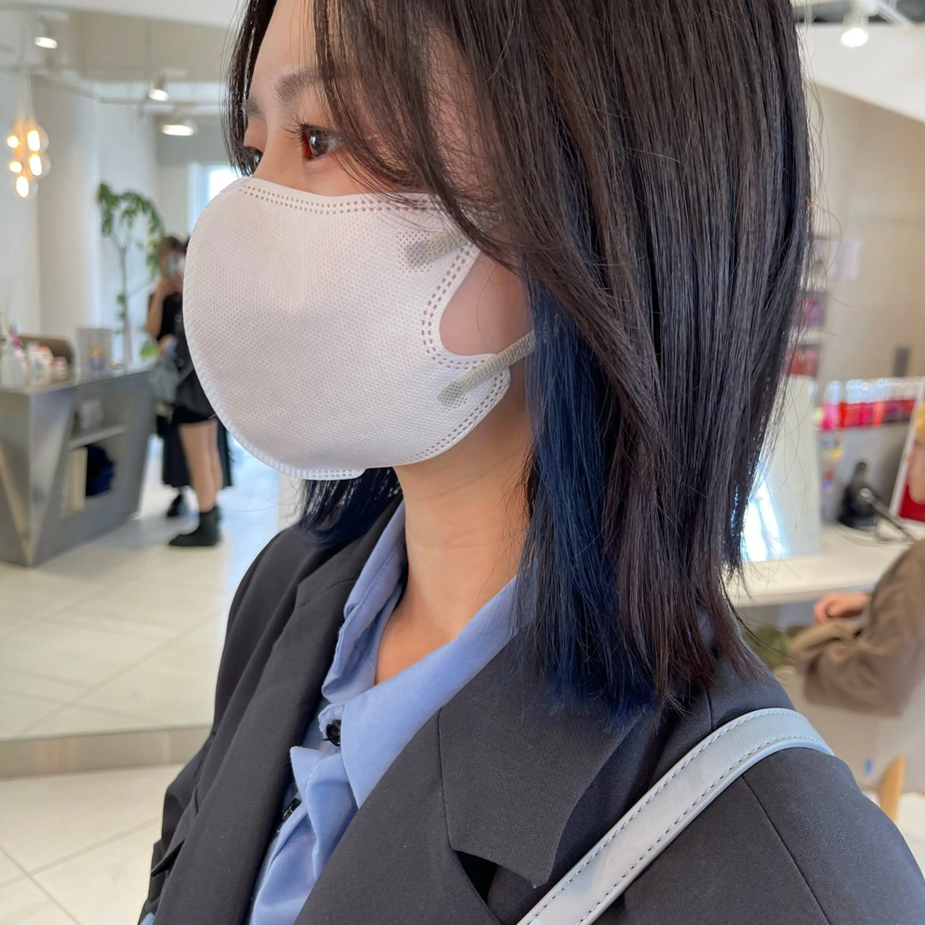 ミディアム カラー 黒髪 ブルーカラー イヤリングカラー 由比藤理子 ブリーチカラー🌈のヘアスタイル