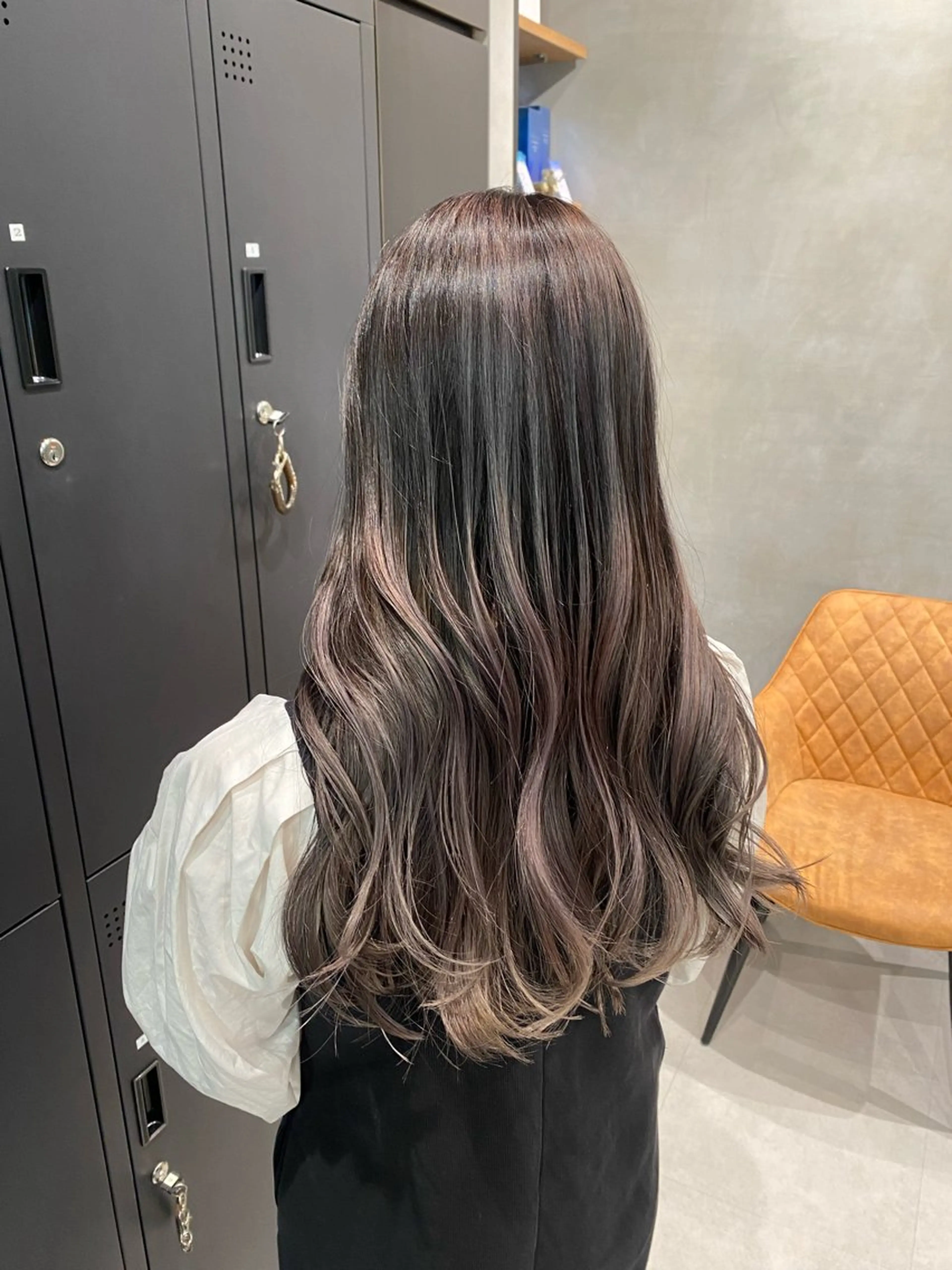 【白髪を自然にぼかすデザイン提案◎】カット+白髪ぼかし＋オンカラー＋Aujuaトリートメントの写真