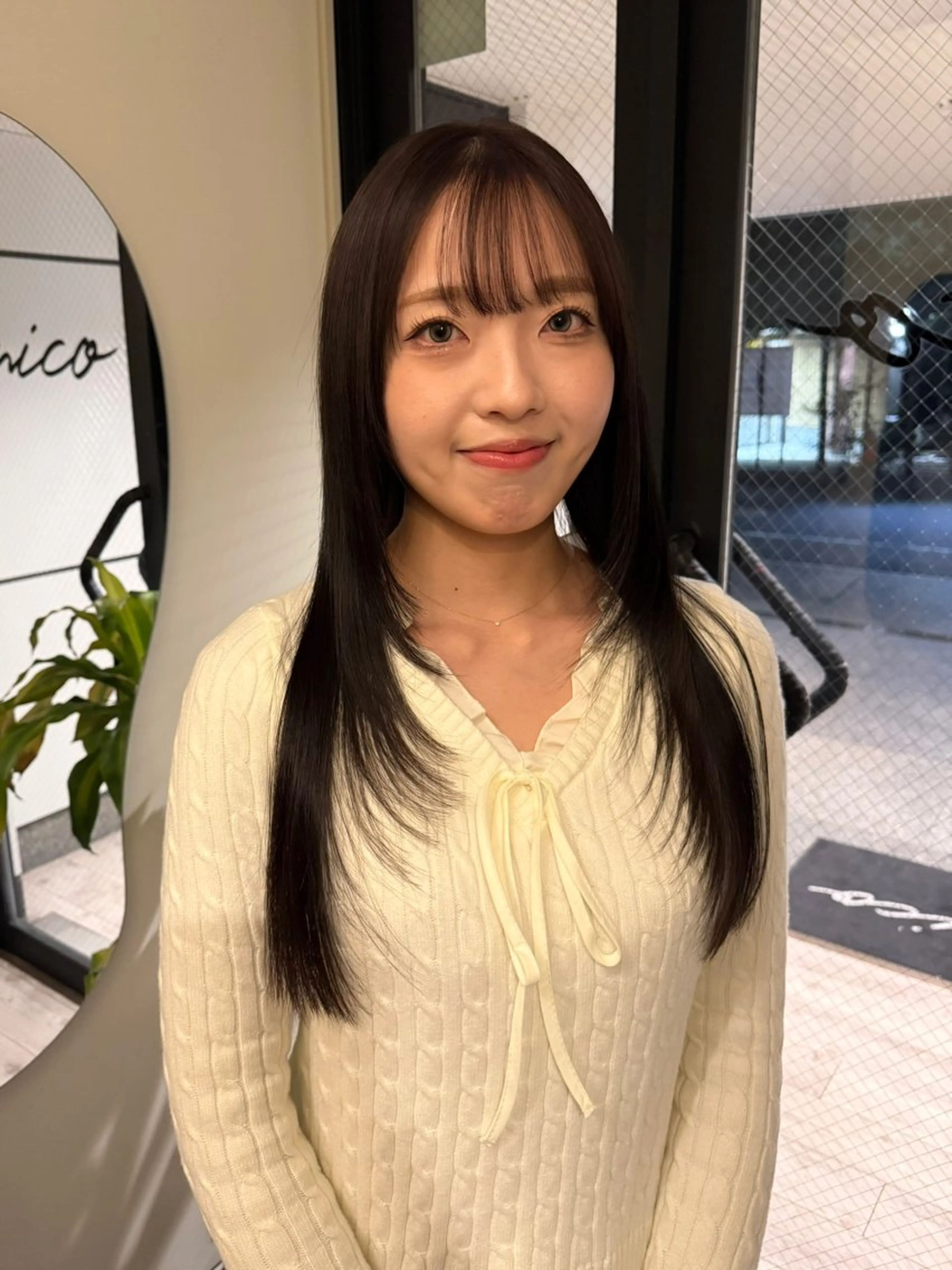ロング 顔まわりレイヤー レイヤーカット カット ヘアカラー 内沼 恵留菜のヘアスタイル
