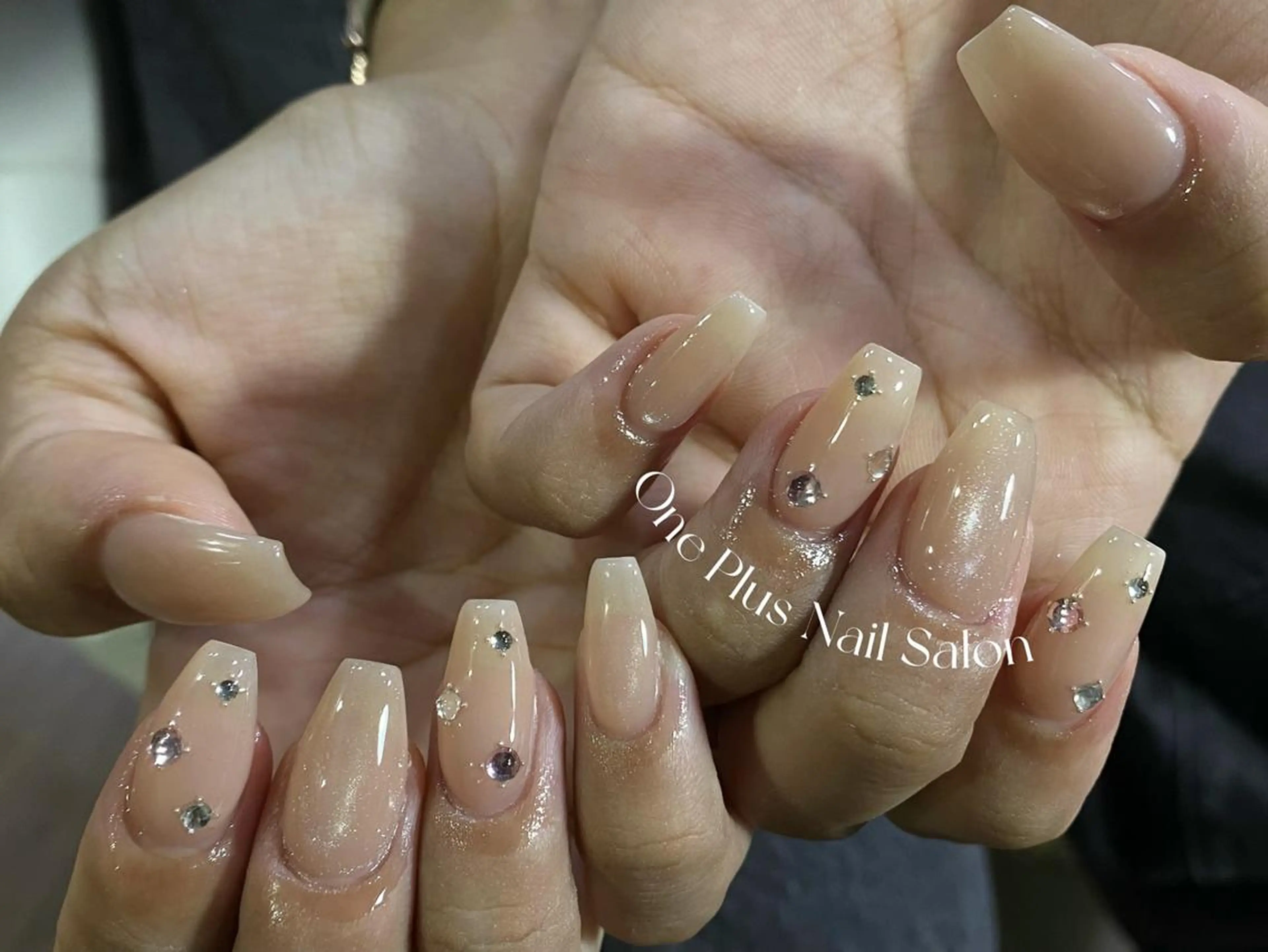 ネイル オーロラネイル 長さ出し フットネイル フレンチネイル ジェルネイル One Plus Nail Salonのネイルデザイン