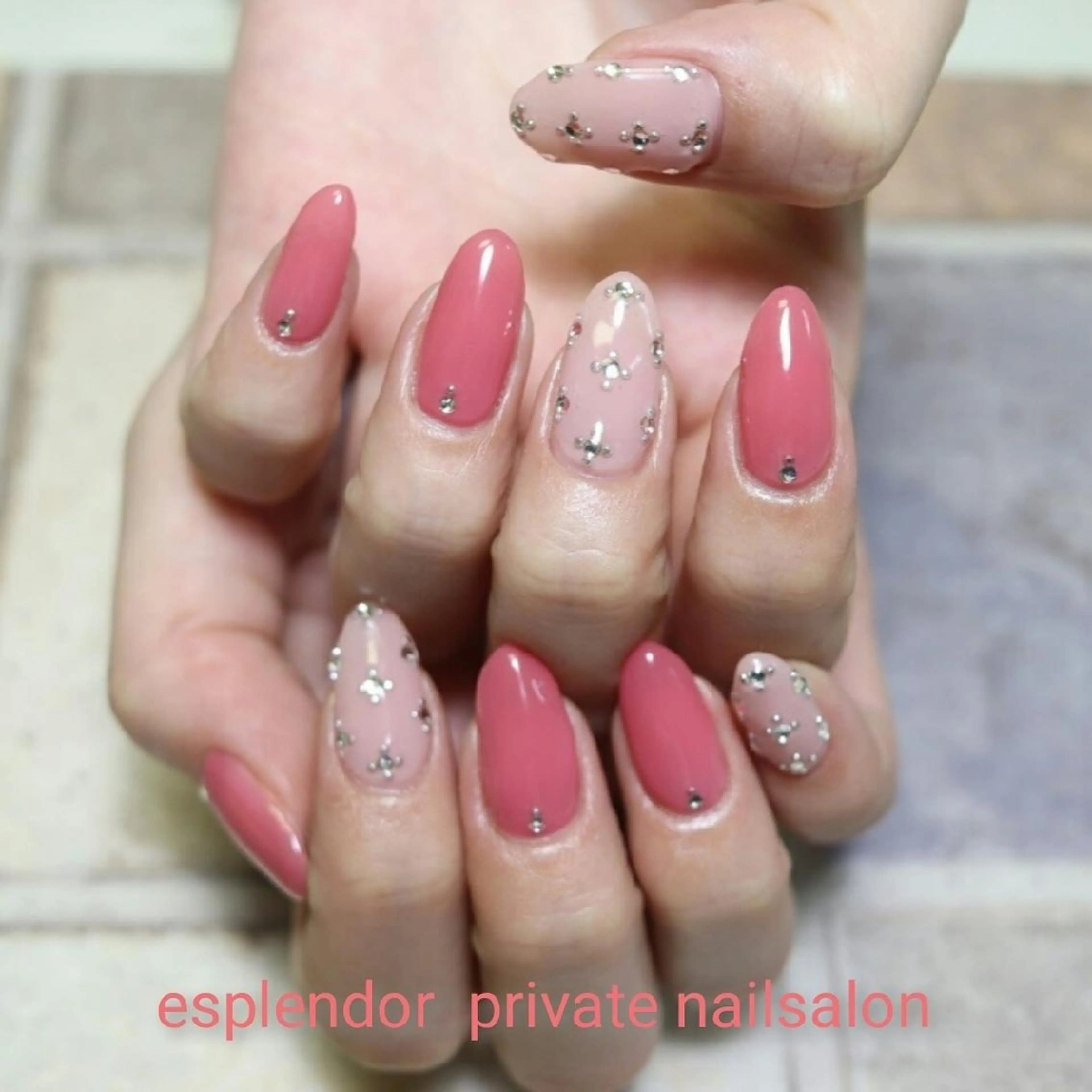 ネイル キラキラネイル 持ち込み ピンク シンプルネイル ストーンネイル esplendor  エスプレンドル所属・esplendor  小野寺のネイルデザイン