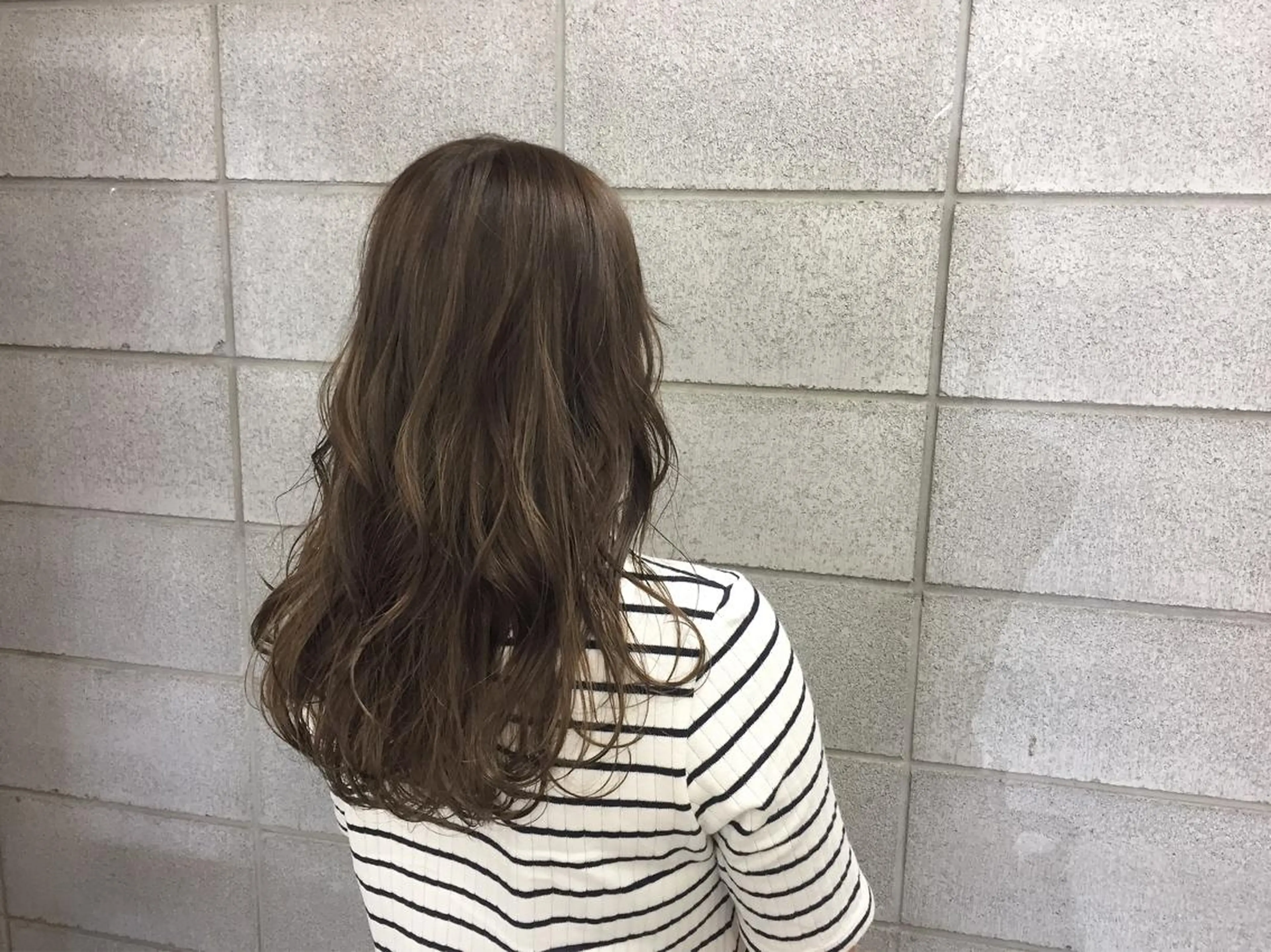 セミロング カラー ITO YUKIのヘアスタイル