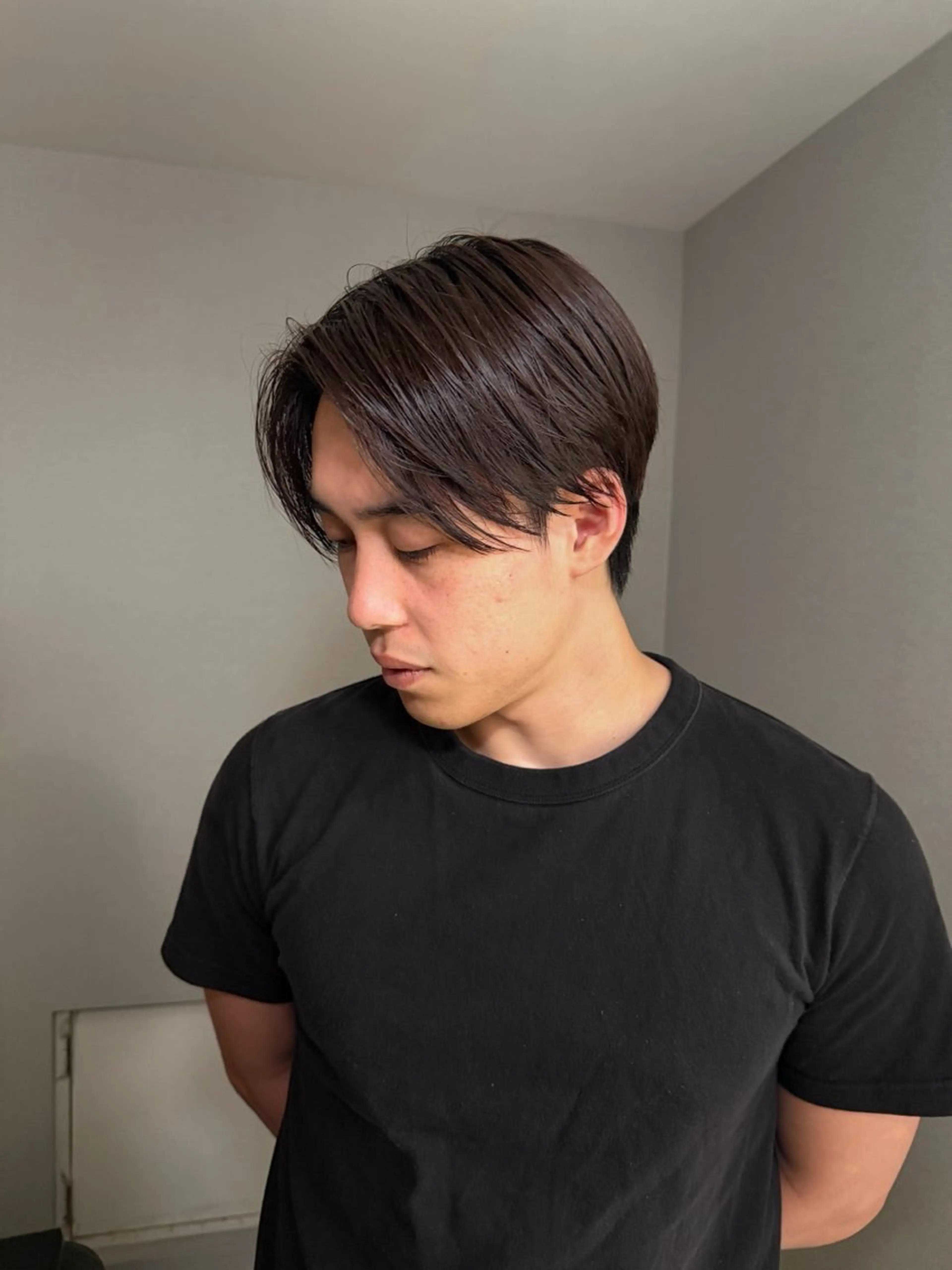 ショート カラー パーマ メンズ センターパート マッシュ メンズパーマ くせ毛 マッシュヘア カット センターパート特化 井上健太のヘアスタイル