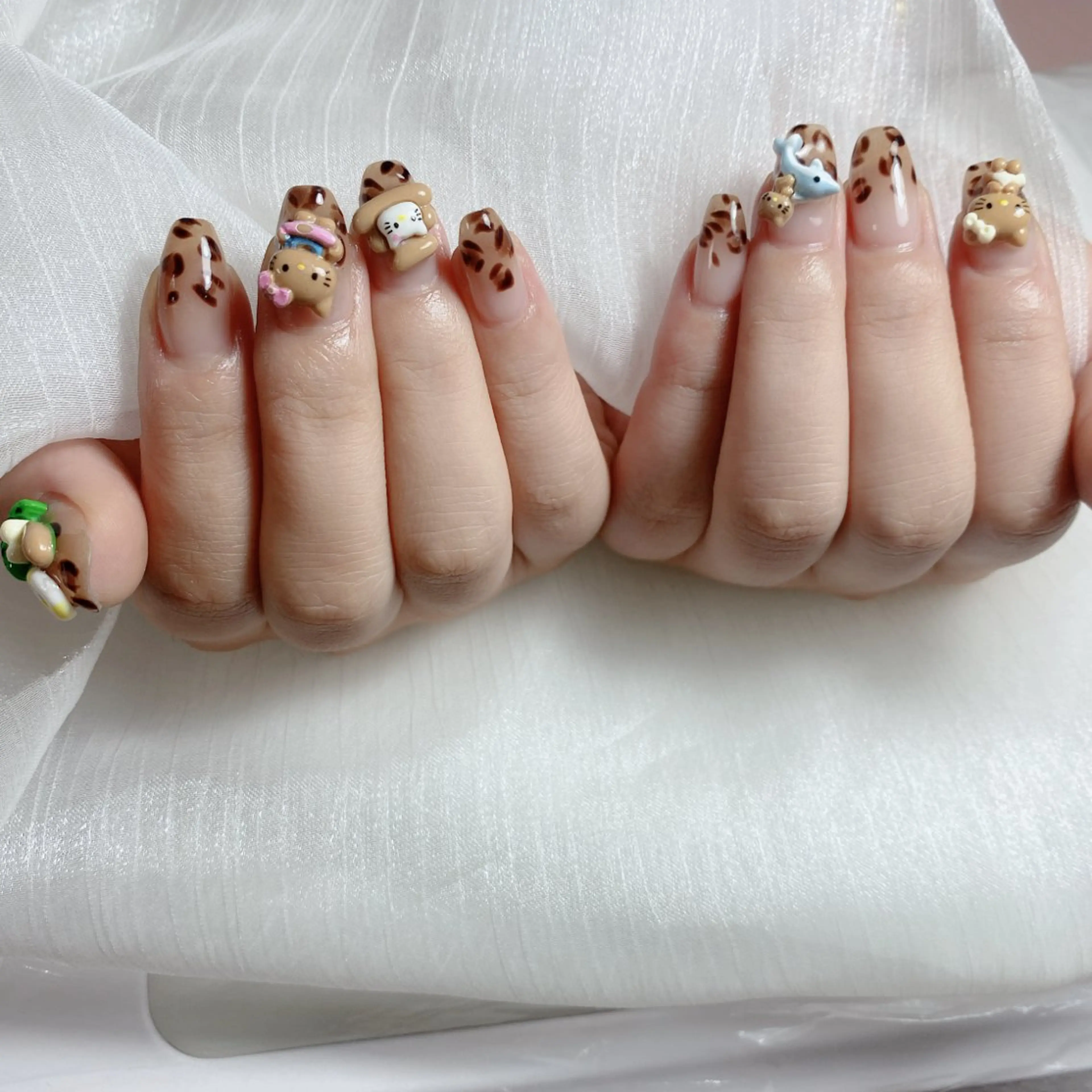 ネイル UniqueNail 長さだし専門店のネイルデザイン