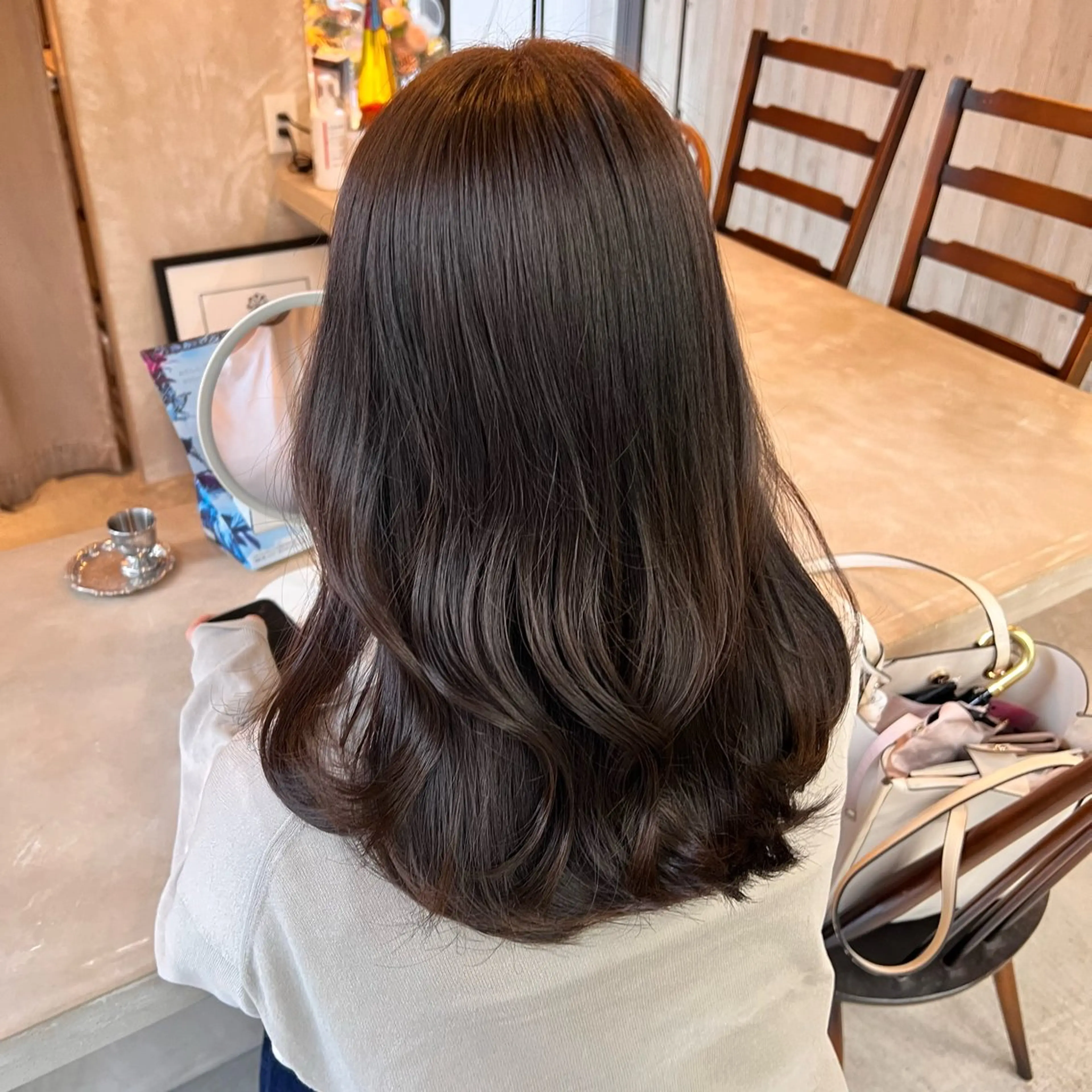 セミロング オオバヤシ マホのヘアスタイル