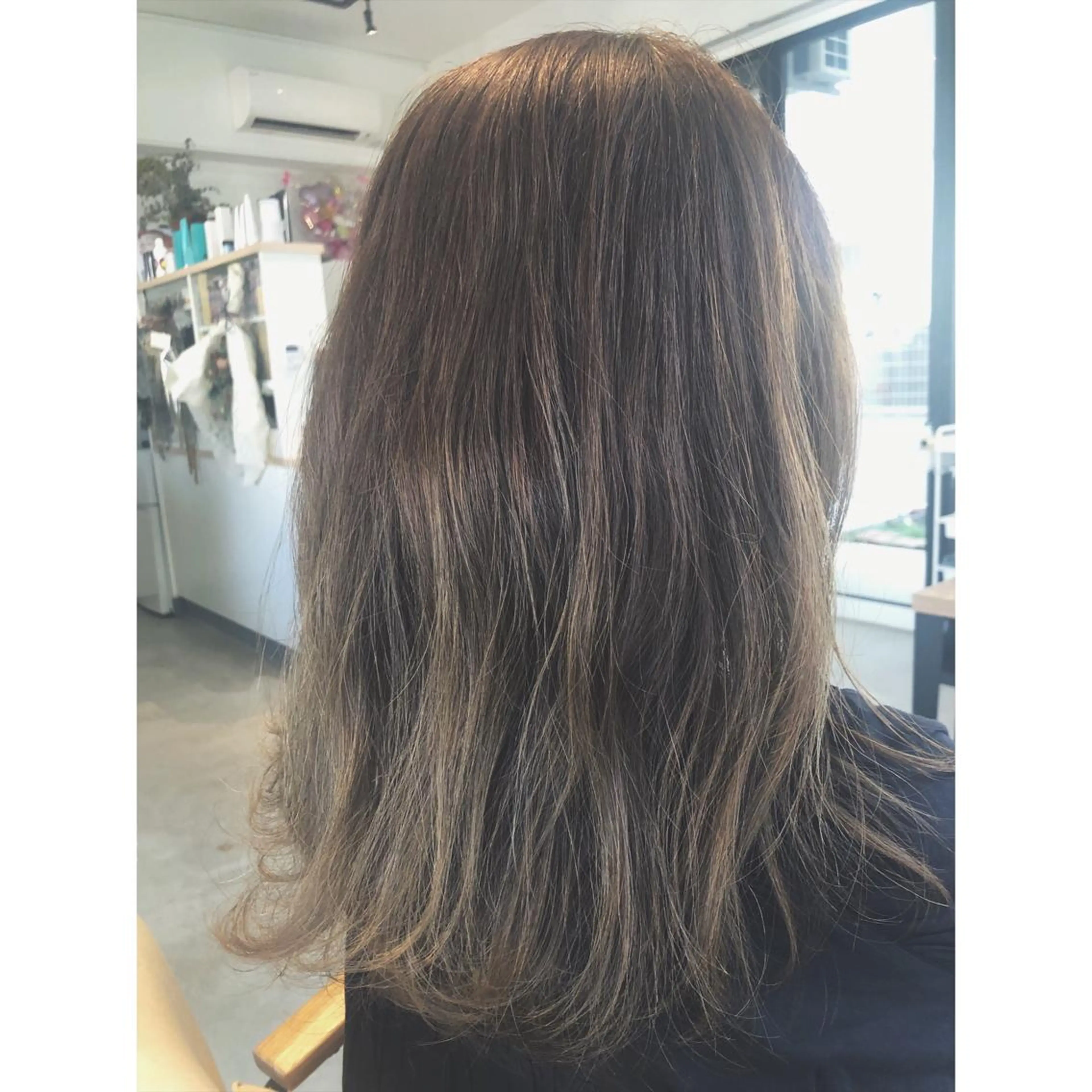 セミロング カラー カット ヘアカラー トリートメント 林 梓のヘアスタイル