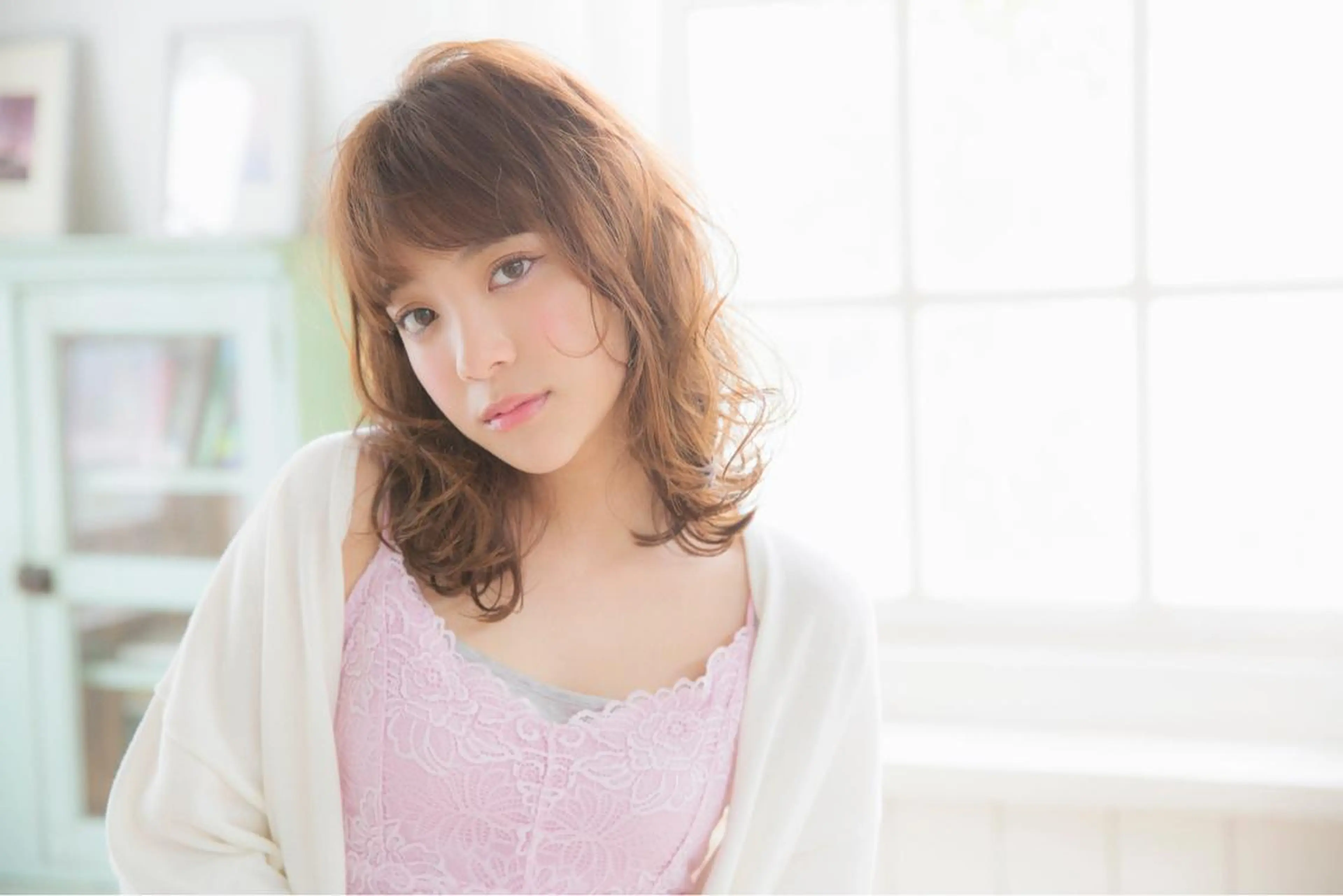 ミディアム カット ヘアカラー トリートメント 所渉/韓国レイヤー /ウルフカットのヘアスタイル