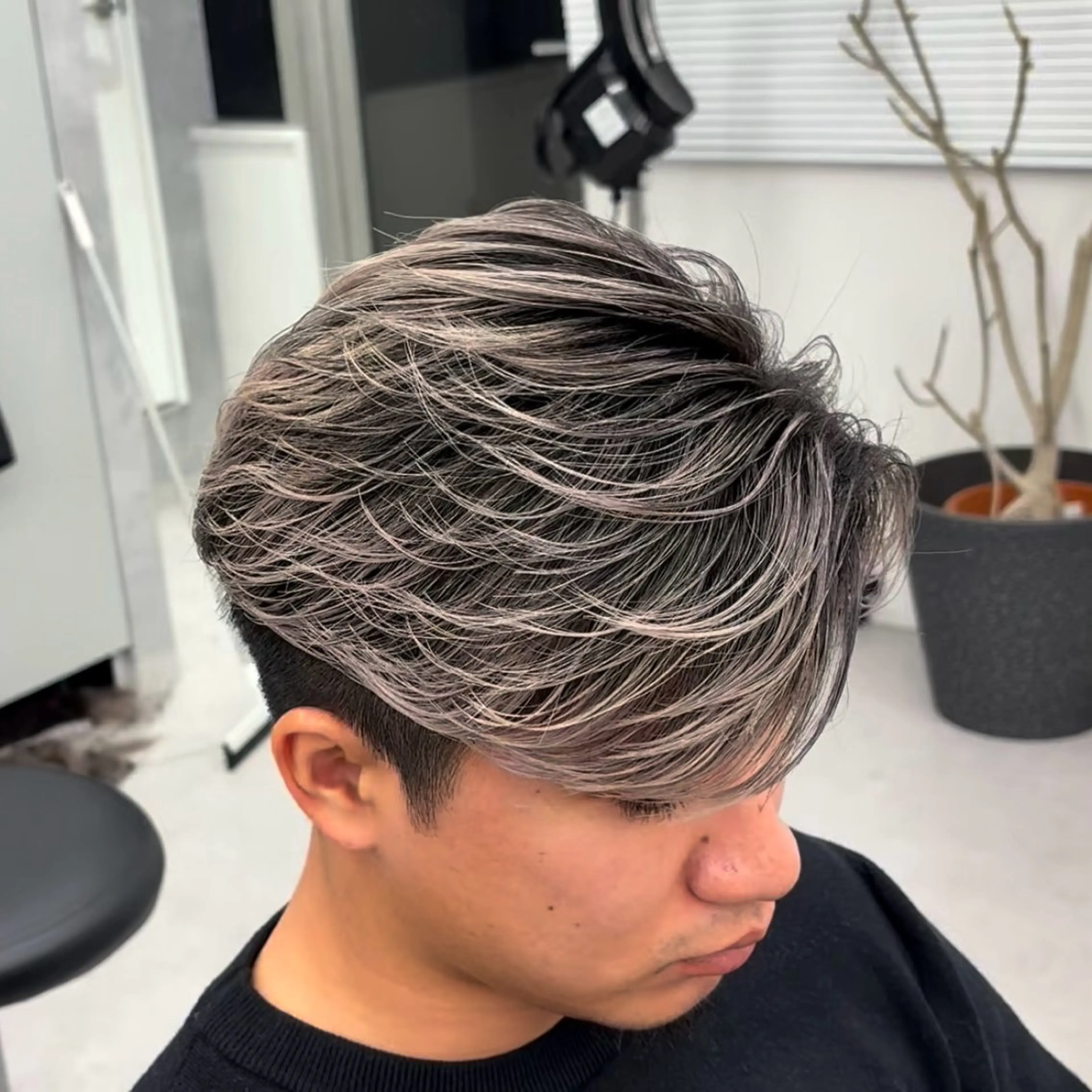 ミディアム メンズバレイヤージュ 🔥メンズカット🔥のヘアスタイル