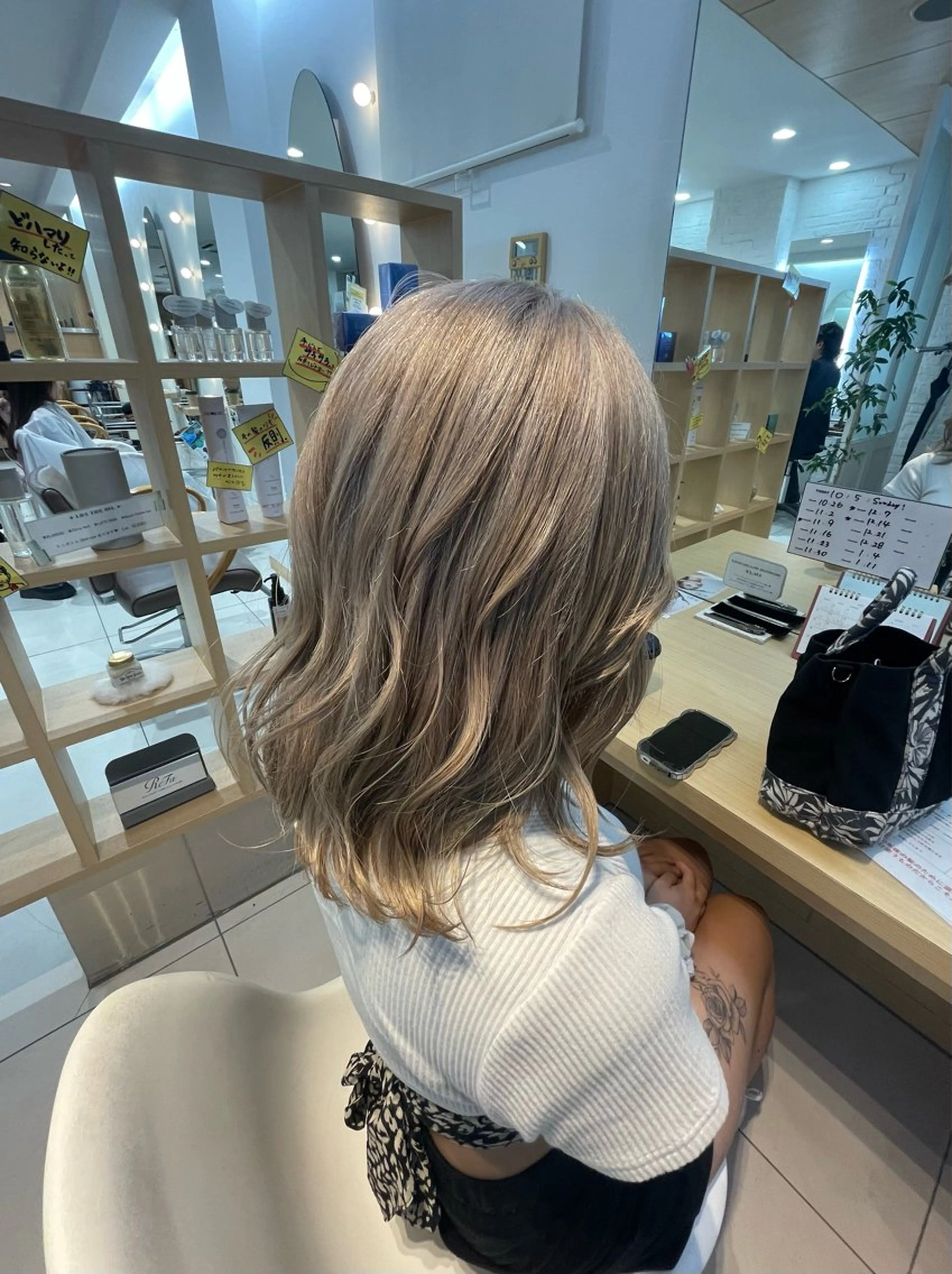 セミロング カラー ヘアカラー ❤︎韓国レイヤー❤︎ アカリのヘアスタイル