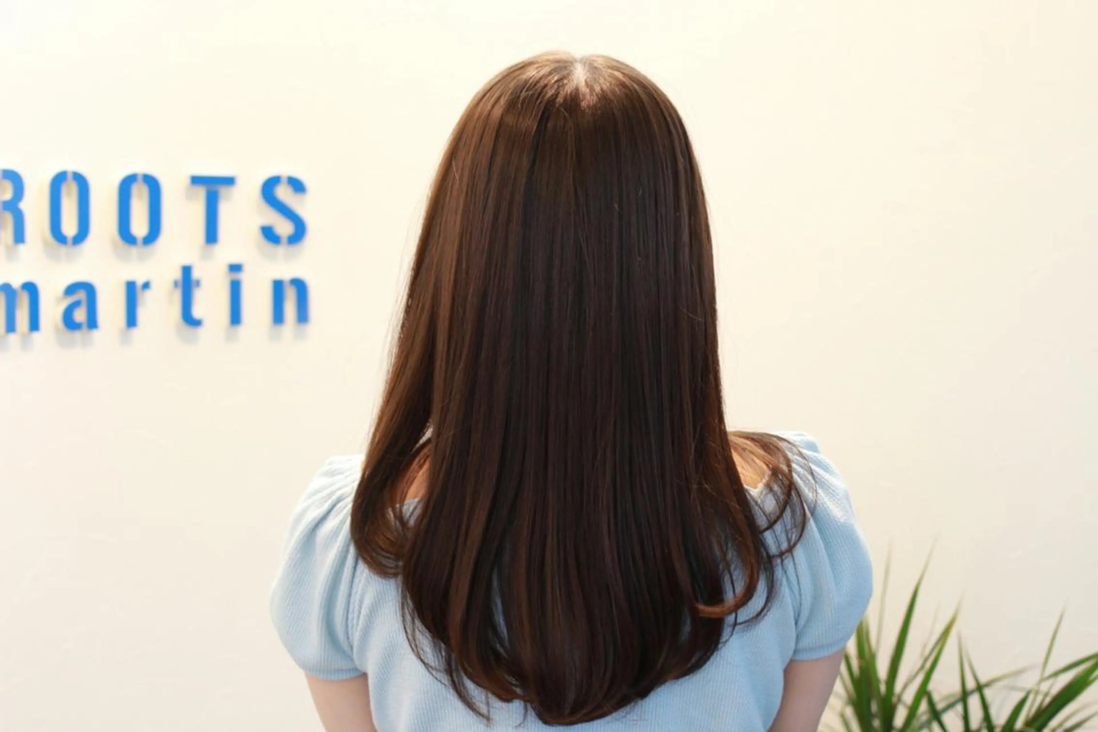 ミディアム カラー ROOTS martinのヘアスタイル