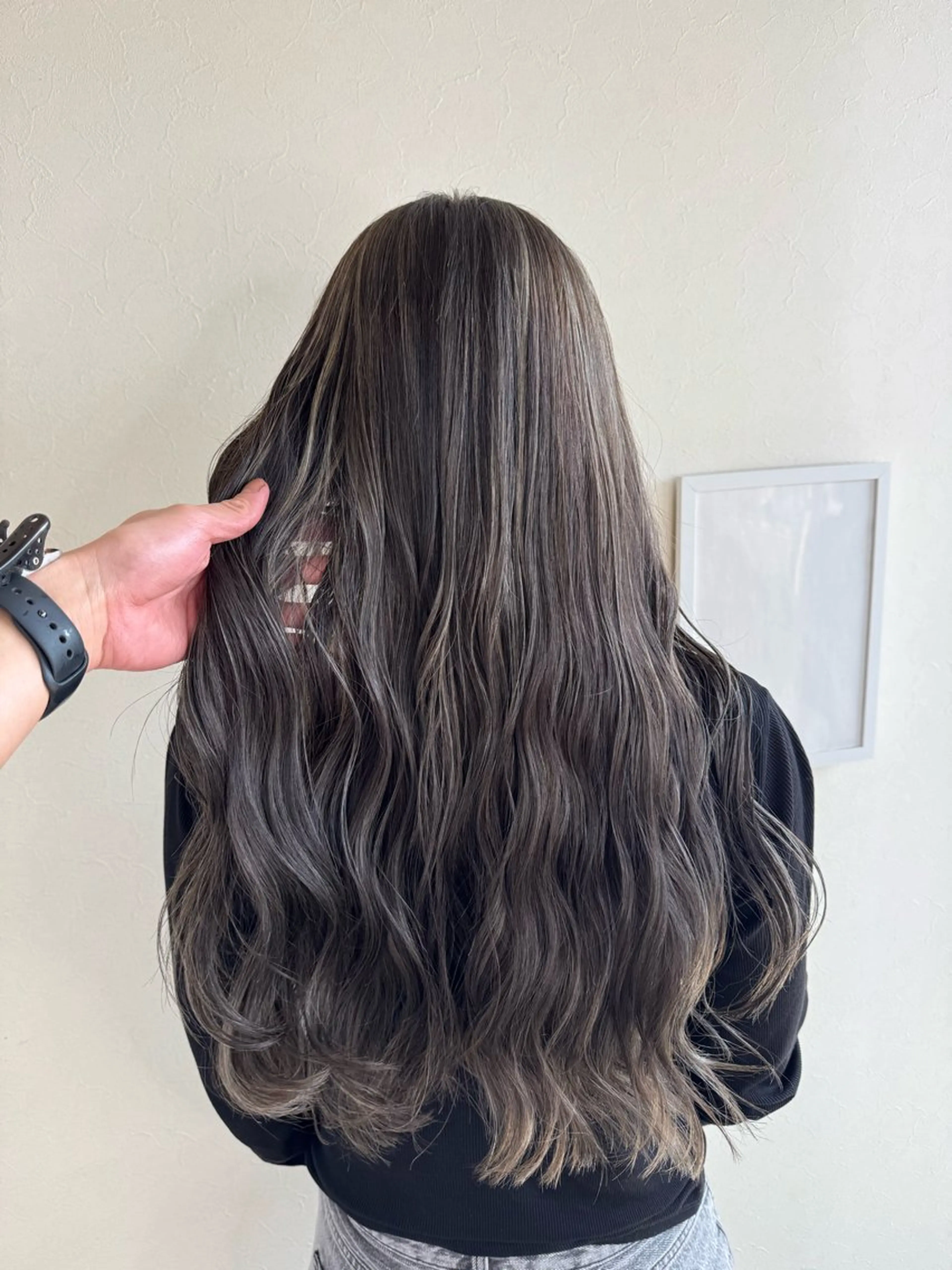 ロング カラー グレージュ ハイライトカラー ハイライト ハイライトカラー✨ グレージュ✨鎌倉光洋のヘアスタイル