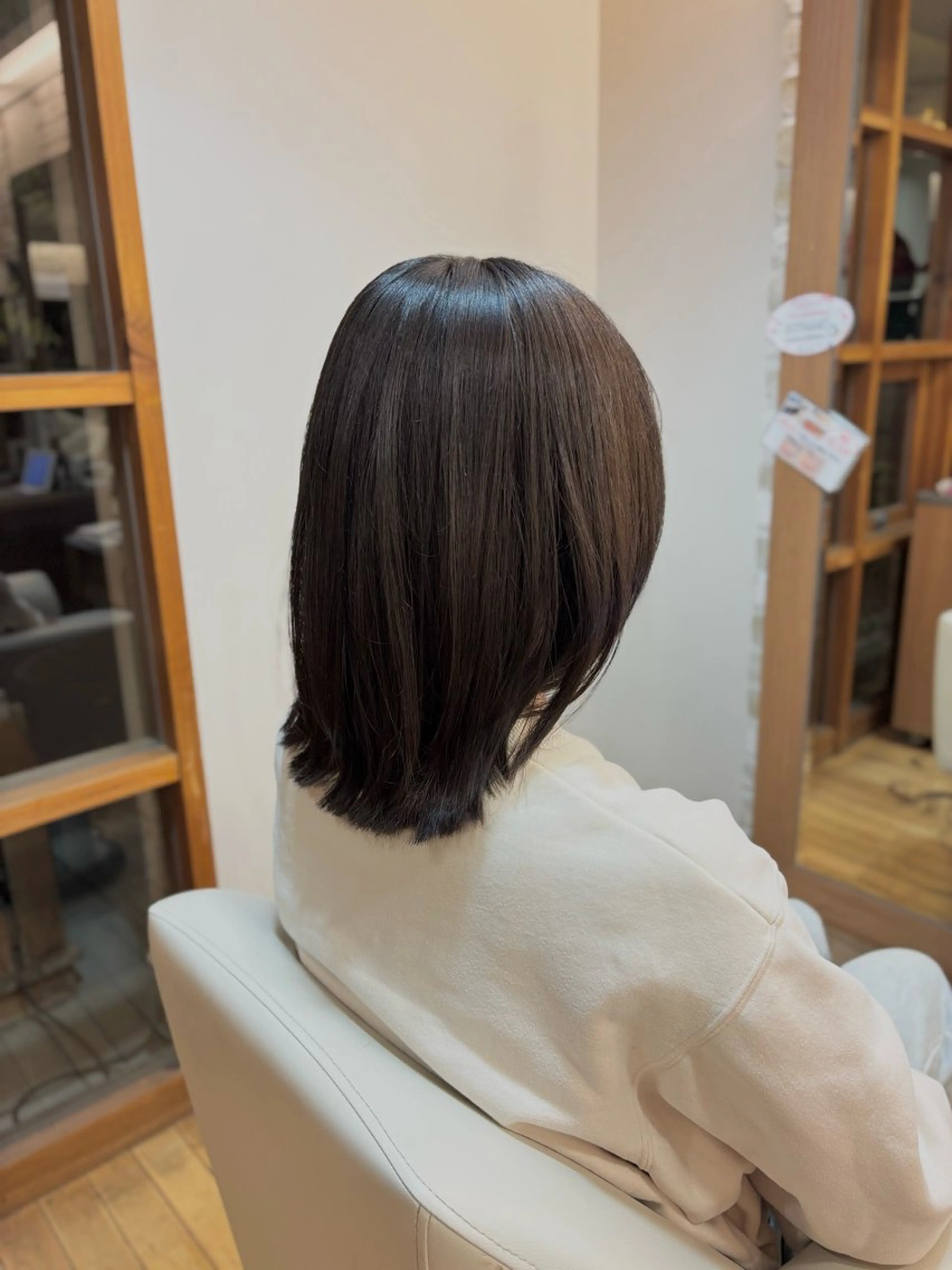 ミディアム レイヤーカット 外ハネヘア ✧elpatio✧︎ 小出紗羅のマツエク・マツパデザイン