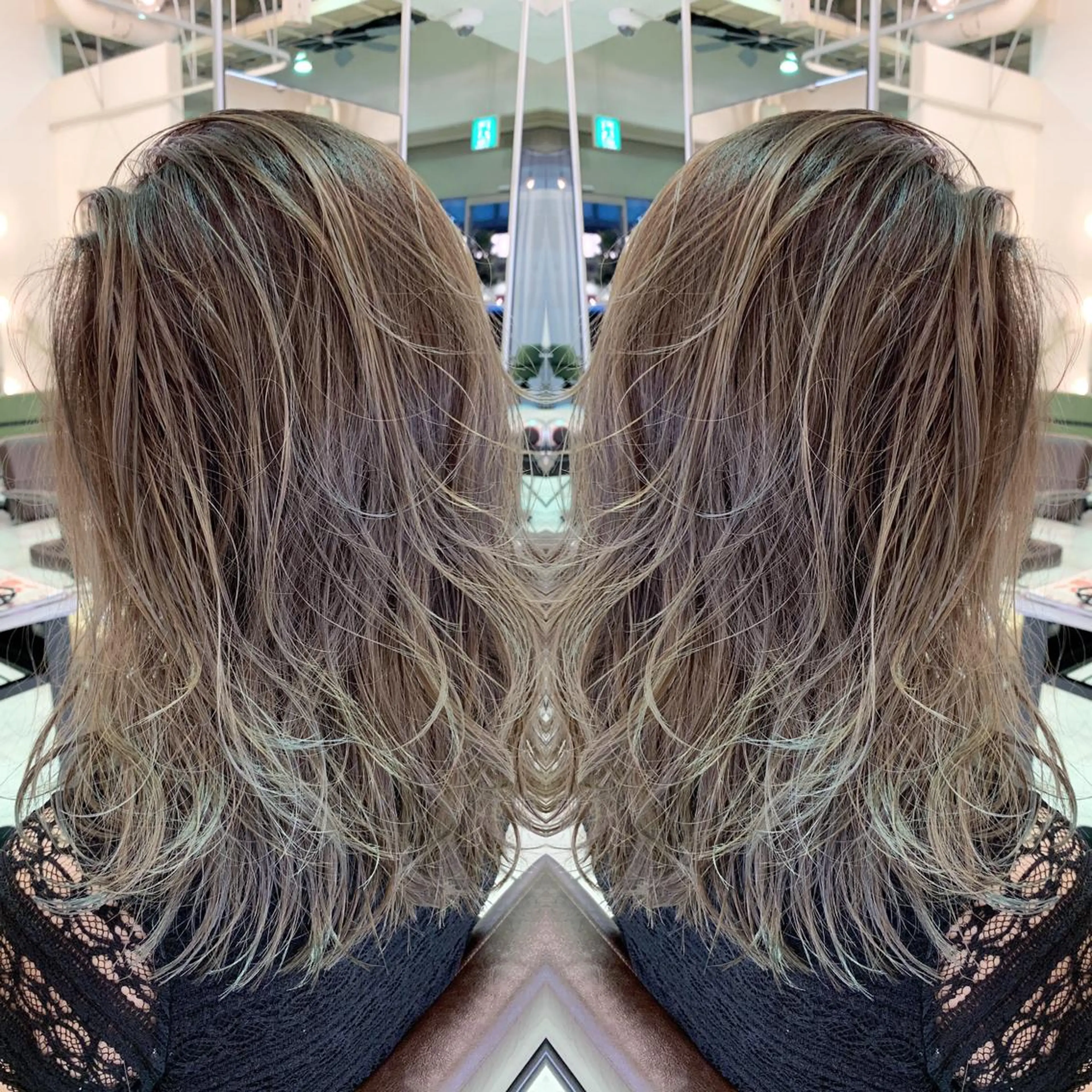 セミロング カラー グラデーションカラー ハイライトカラー ハイライト 青木 茂樹⭐️ 透明感カラーのヘアスタイル