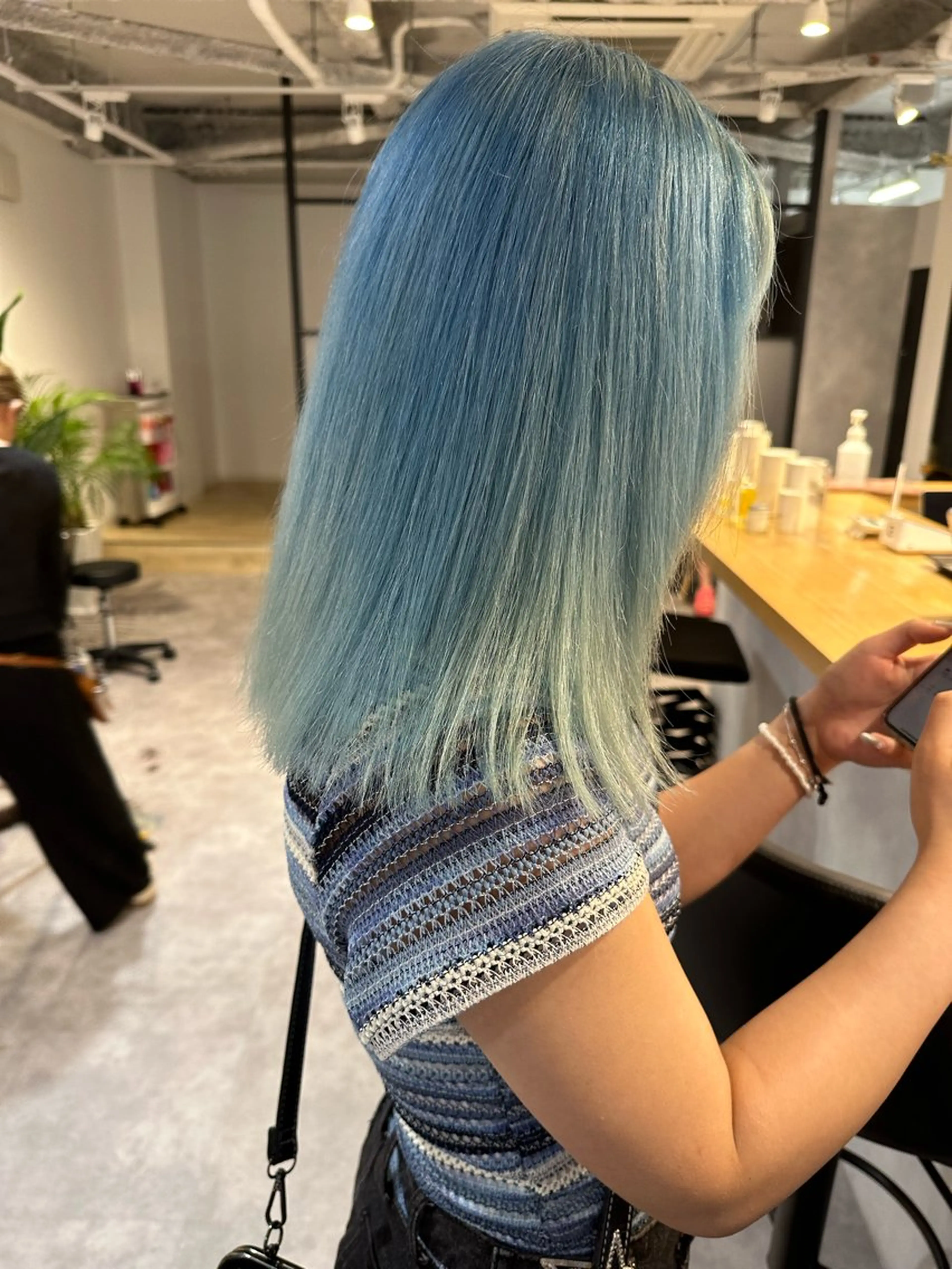 セミロング カラー ブリーチ 抜きっぱなしブロンド ブロンド ブルーカラー ケアブリーチ カット ヘアカラー トリートメント レイヤー/ウルフ/ ハッシュカット/ダイのヘアスタイル