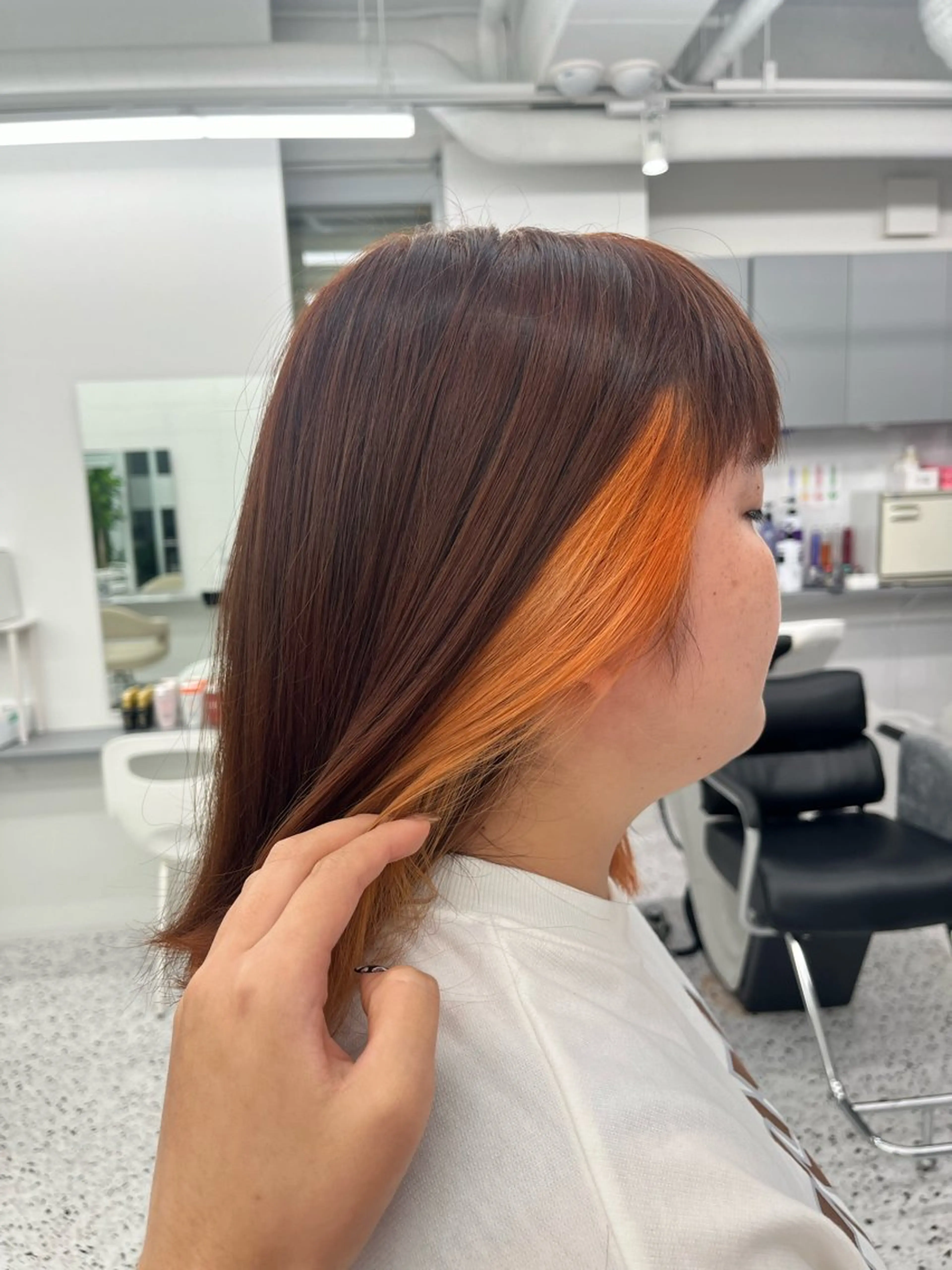 カラー ブリーチ ブラウンカラー オレンジ 安藤 亜由樹のヘアスタイル