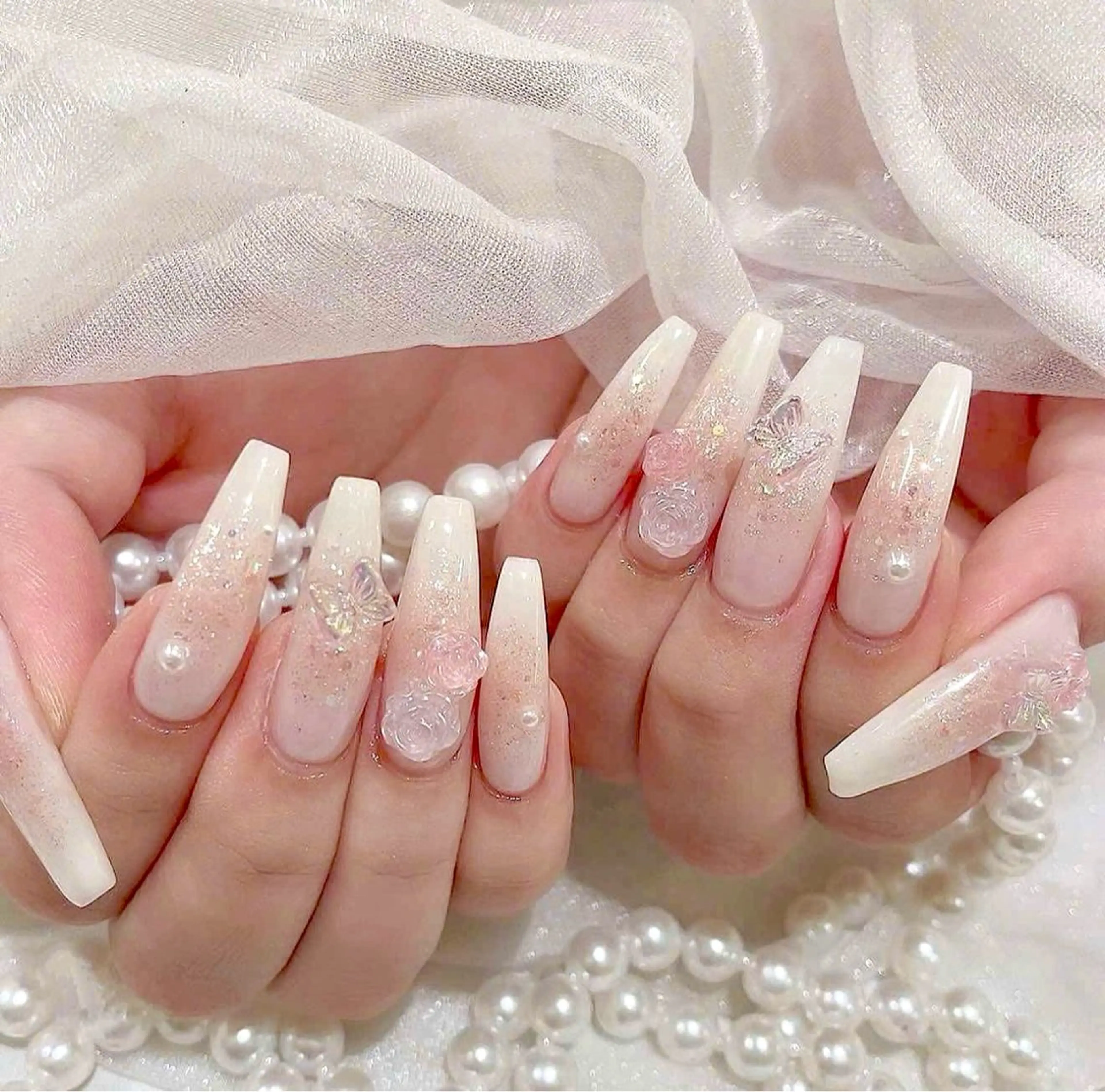 ネイル キラキラネイル 韓国ネイル ロングネイル 持ち込み ワンホンネイル ハンドネイル Haruki Nail Salonのネイルデザイン