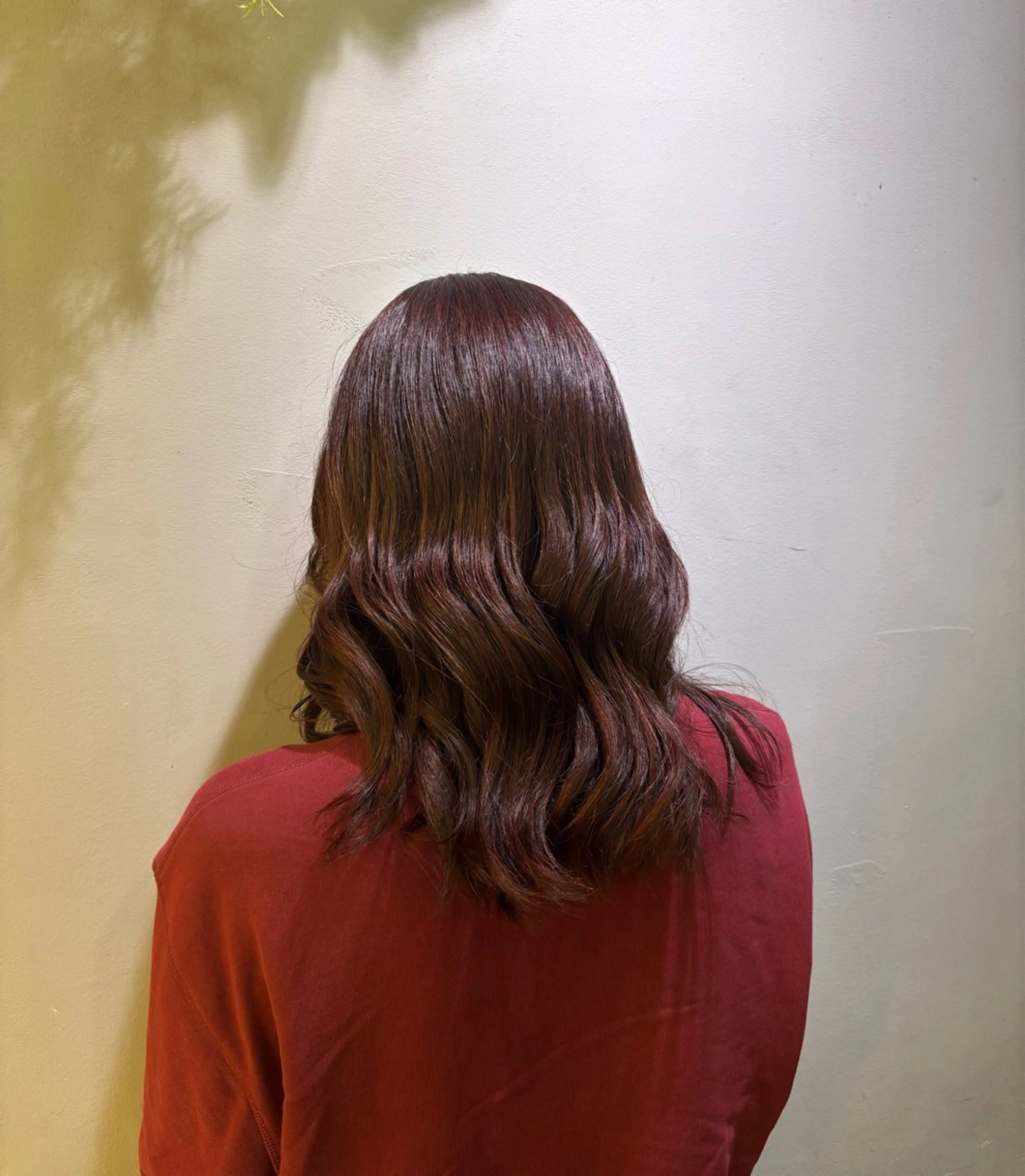 ミディアム カラー レッドカラー 荒木 美咲のヘアスタイル