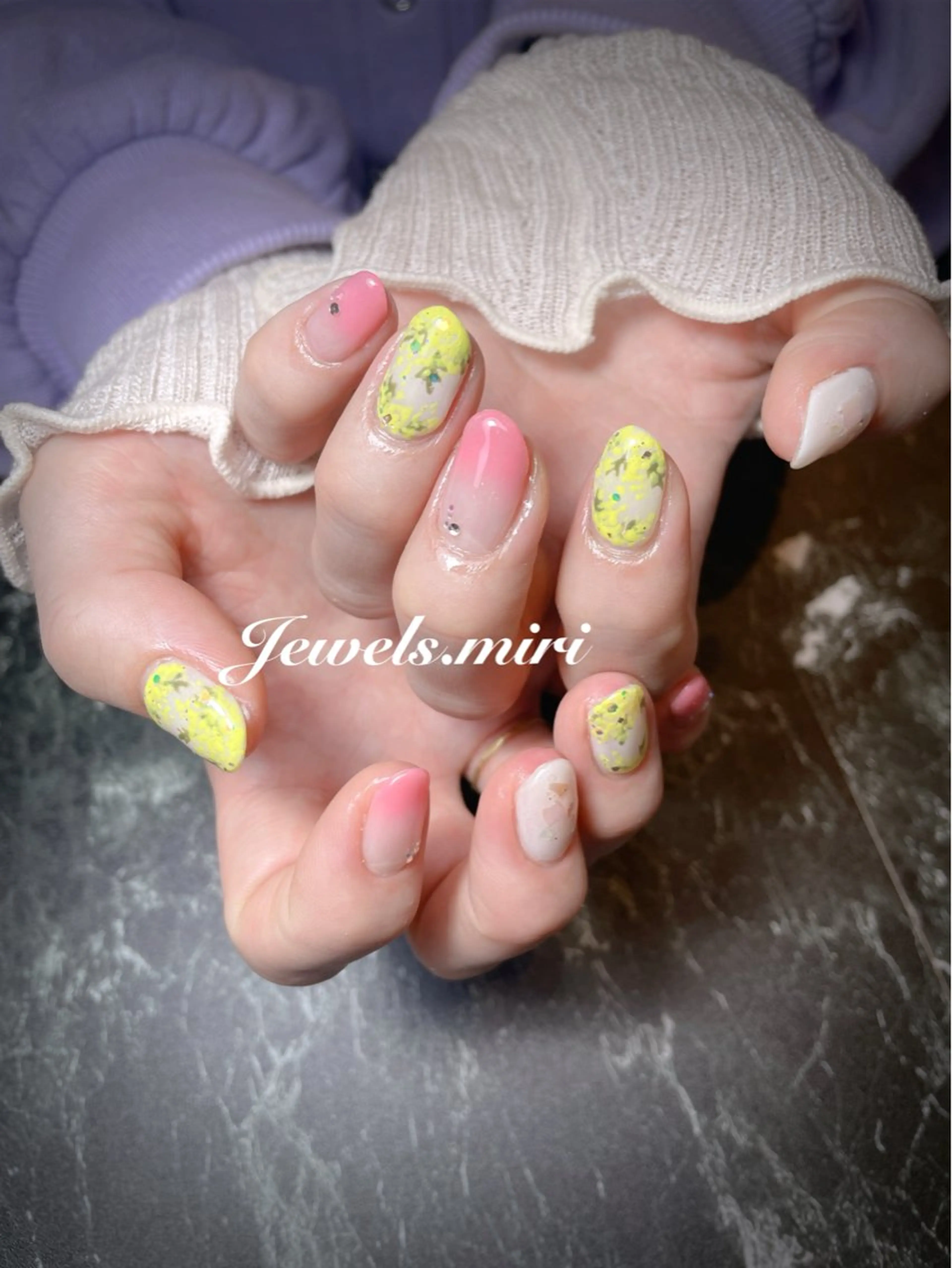 ネイル アートネイル フラワーネイル ピンク 春ネイル 黄色 ネイルサロン Jewels Mのネイルデザイン