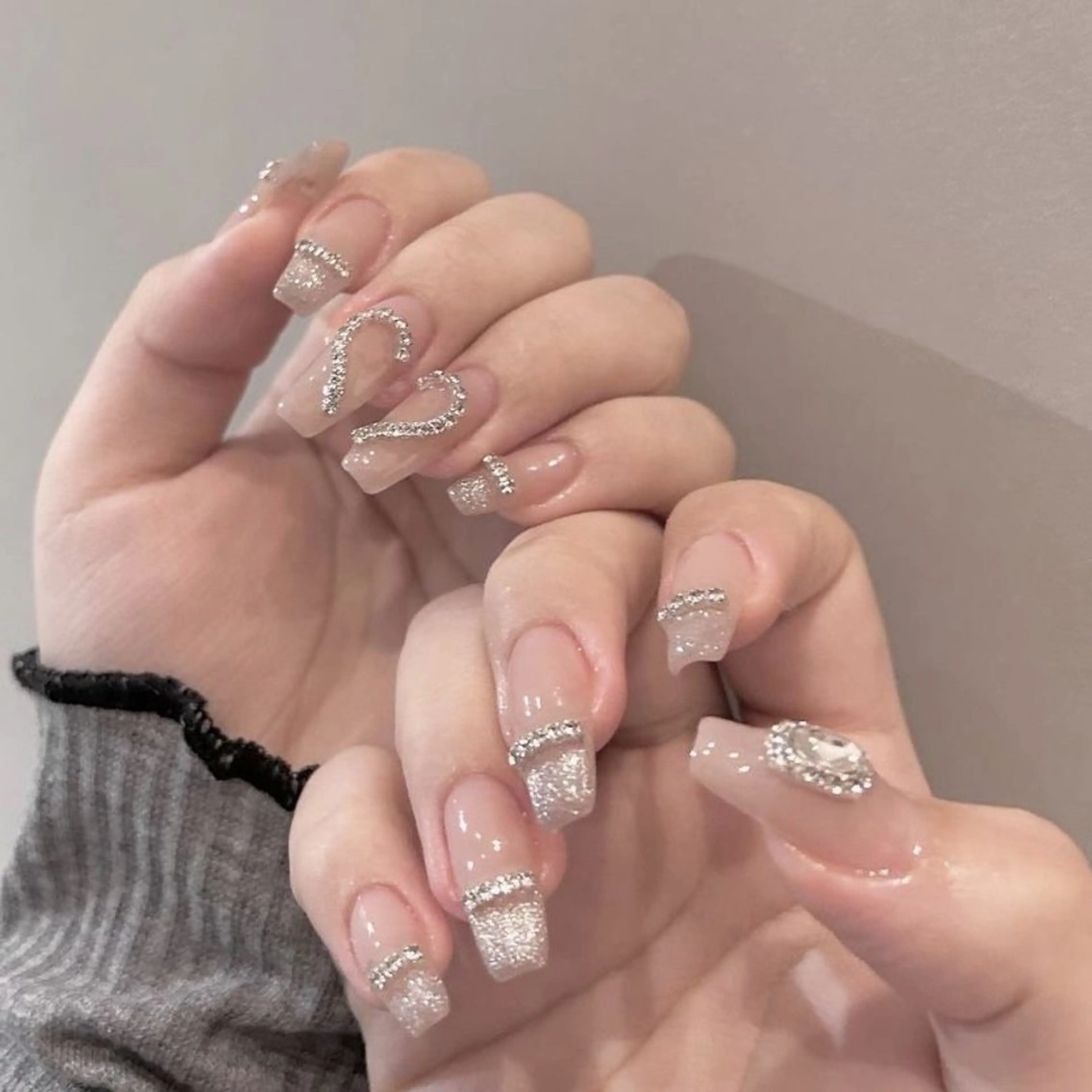 ミディアム 韓国風ヘア ハンドネイル Aila Nail所属・Aila Nail HanChanのネイルデザイン