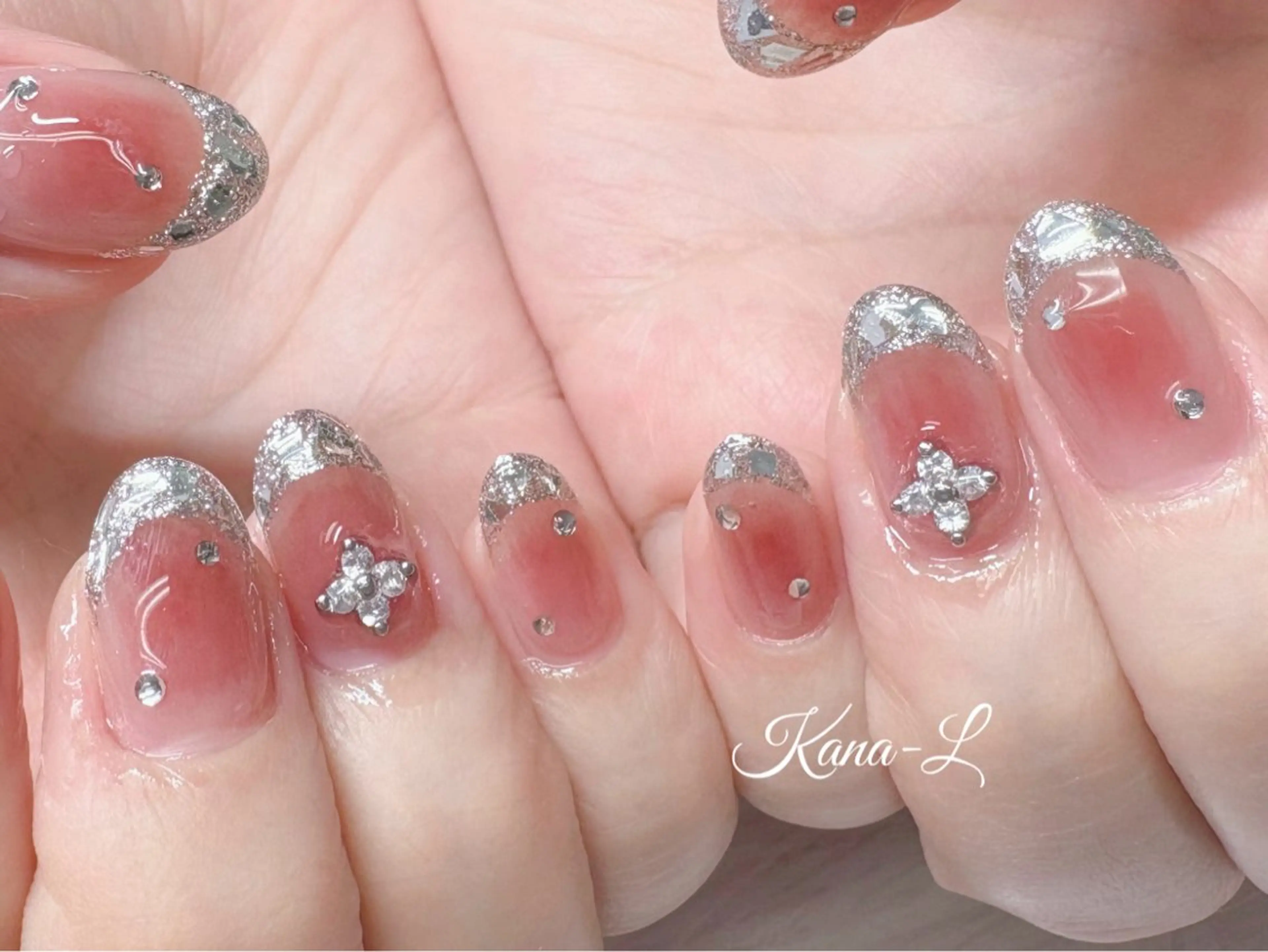 ネイル 芦辺 香奈のネイルデザイン