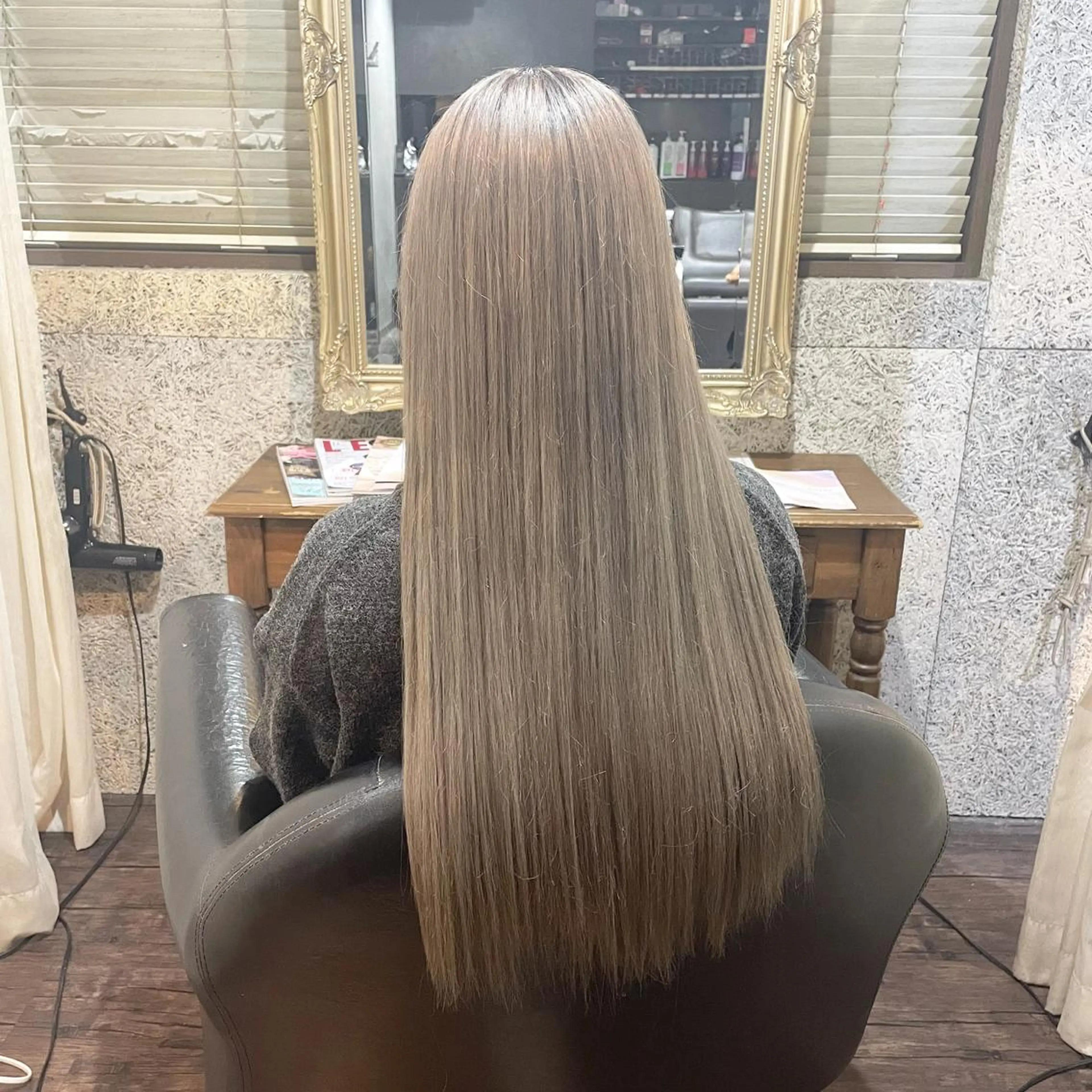 ロング カラー グレージュ シルバー シルバーグレージュ ヘアカラー トリートメント Hair Labo ASH  あみん♡のヘアスタイル