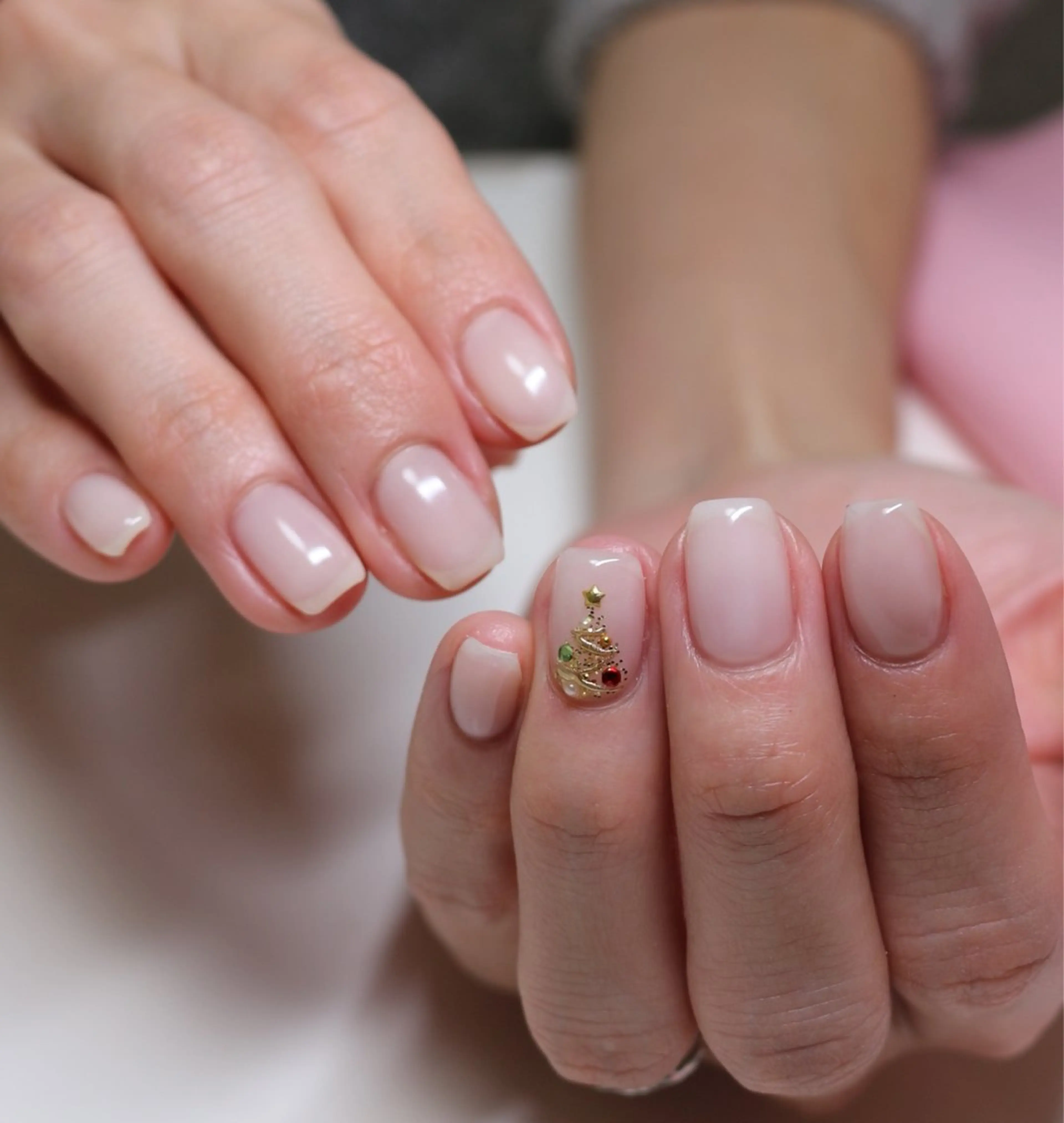 ネイル 韓国ネイル ニュアンスネイル シンプルネイル ワンホンネイル ホワイト ハンドネイル Baku Nailsのネイルデザイン