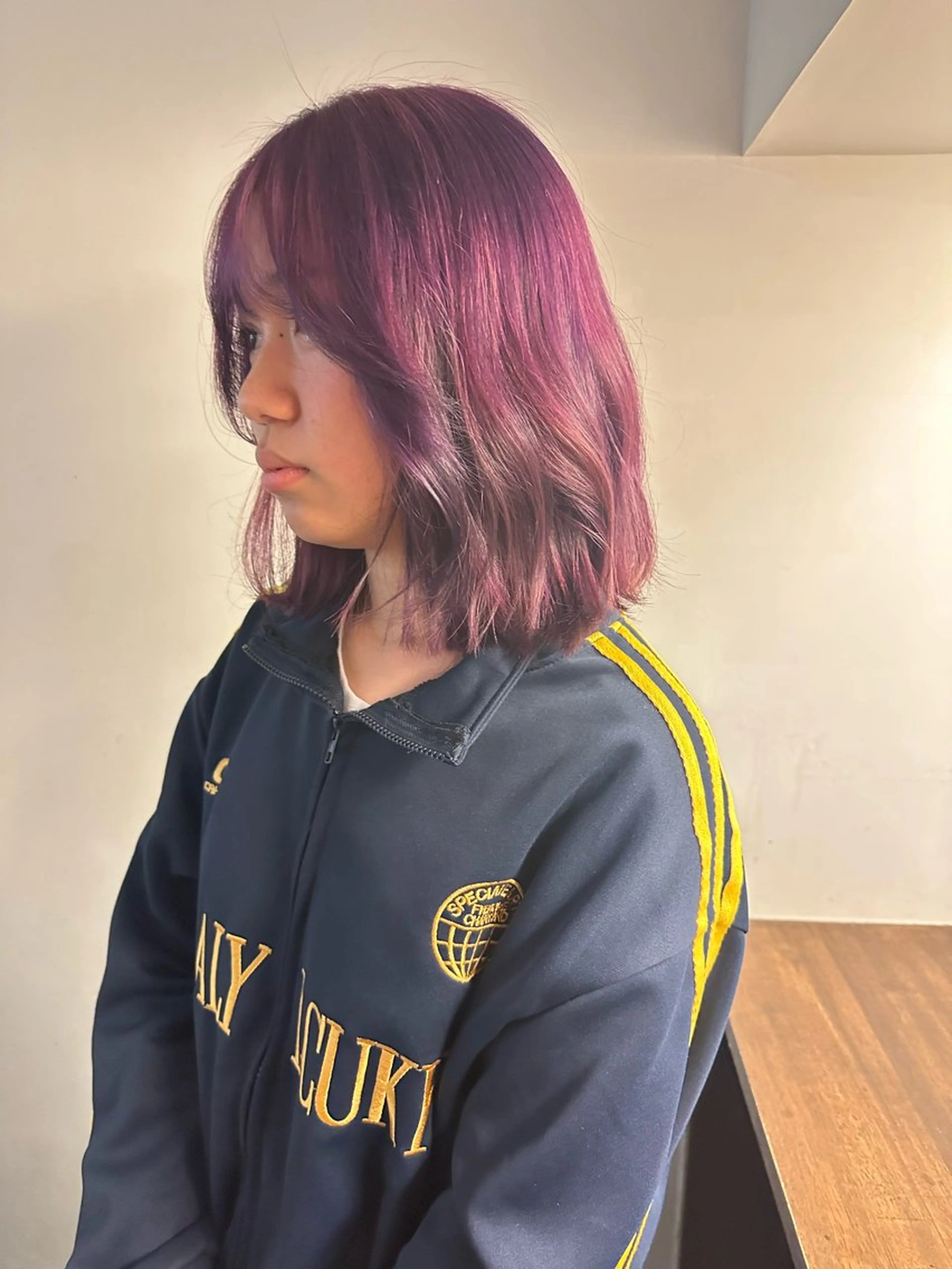 ミディアム カラー ブリーチ 卒業式のヘアスタイル トリートメント ヘアカラー ✨髪質改善/ 縮毛矯正✨ケント🌳のヘアスタイル