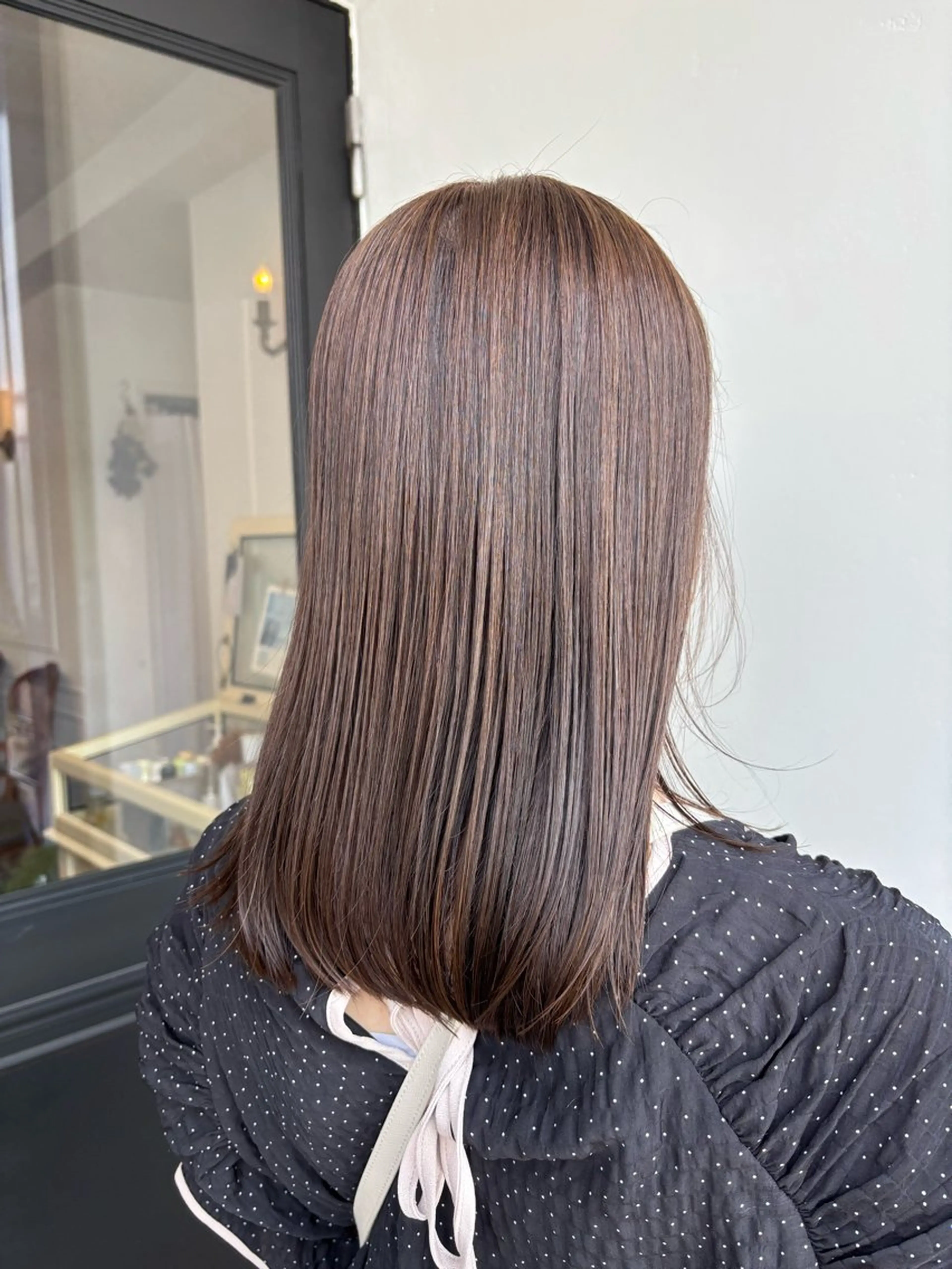 セミロング カラー アッシュ トリコヘアサロン 新井千智のヘアスタイル