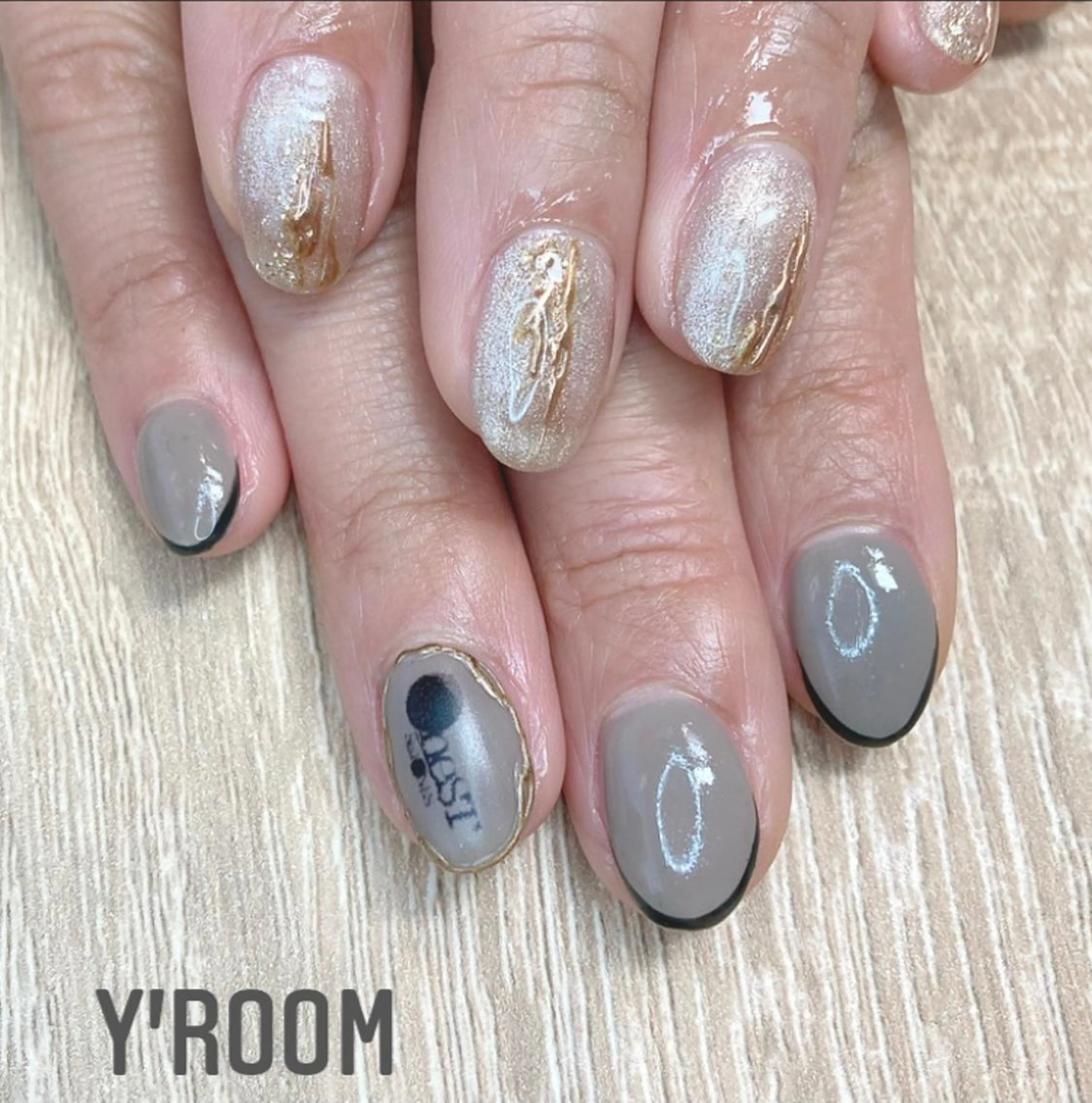 ネイル オーロラネイル フラッシュネイル ジェルネイル グラデーション マグネットネイル ハンドネイル YUKA （ネイリスト）のネイルデザイン