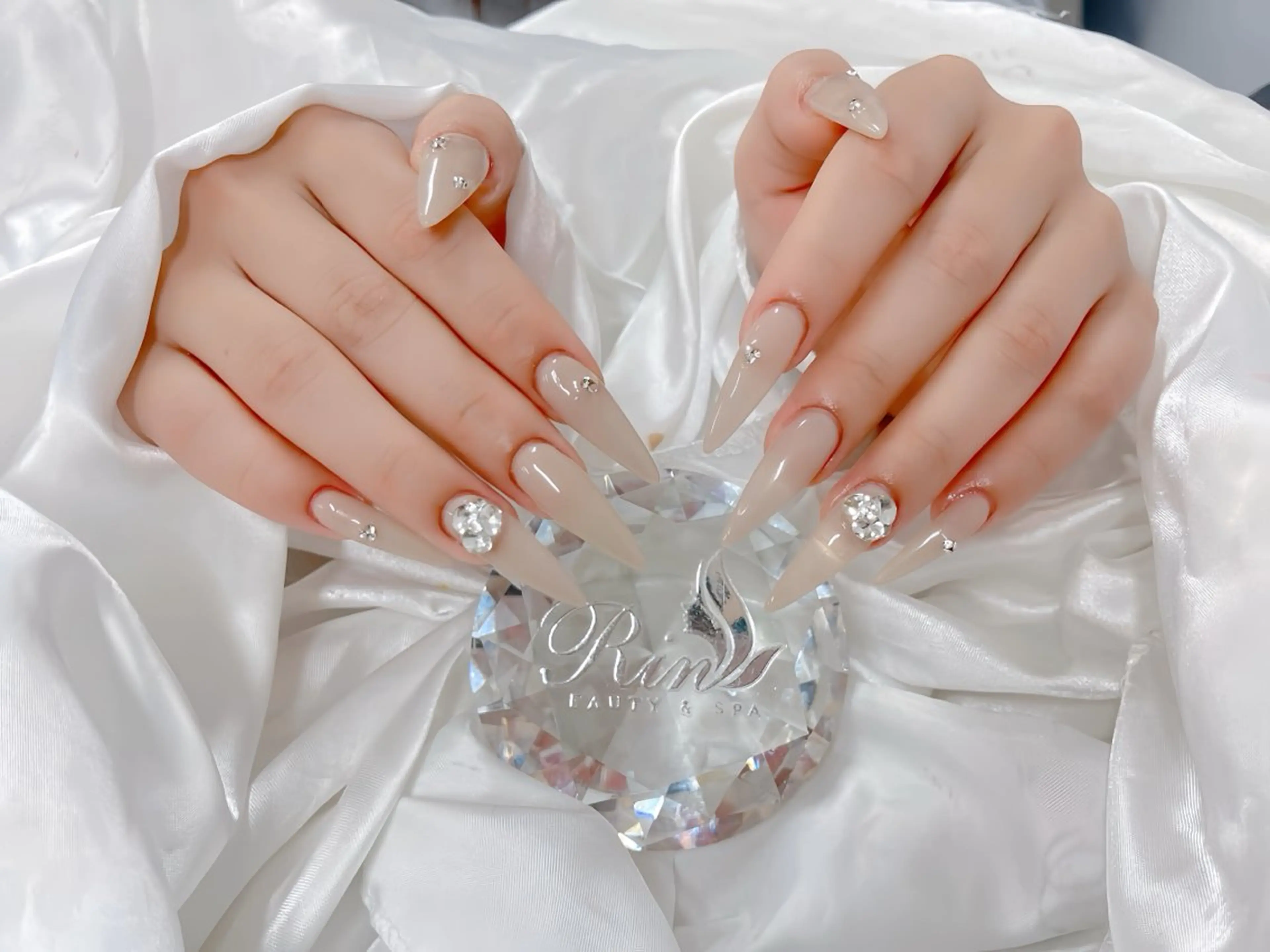ネイル ブルー チークネイル 桜ネイル クリアネイル ドット ハンドネイル Rin Nail 新大久保店のネイルデザイン