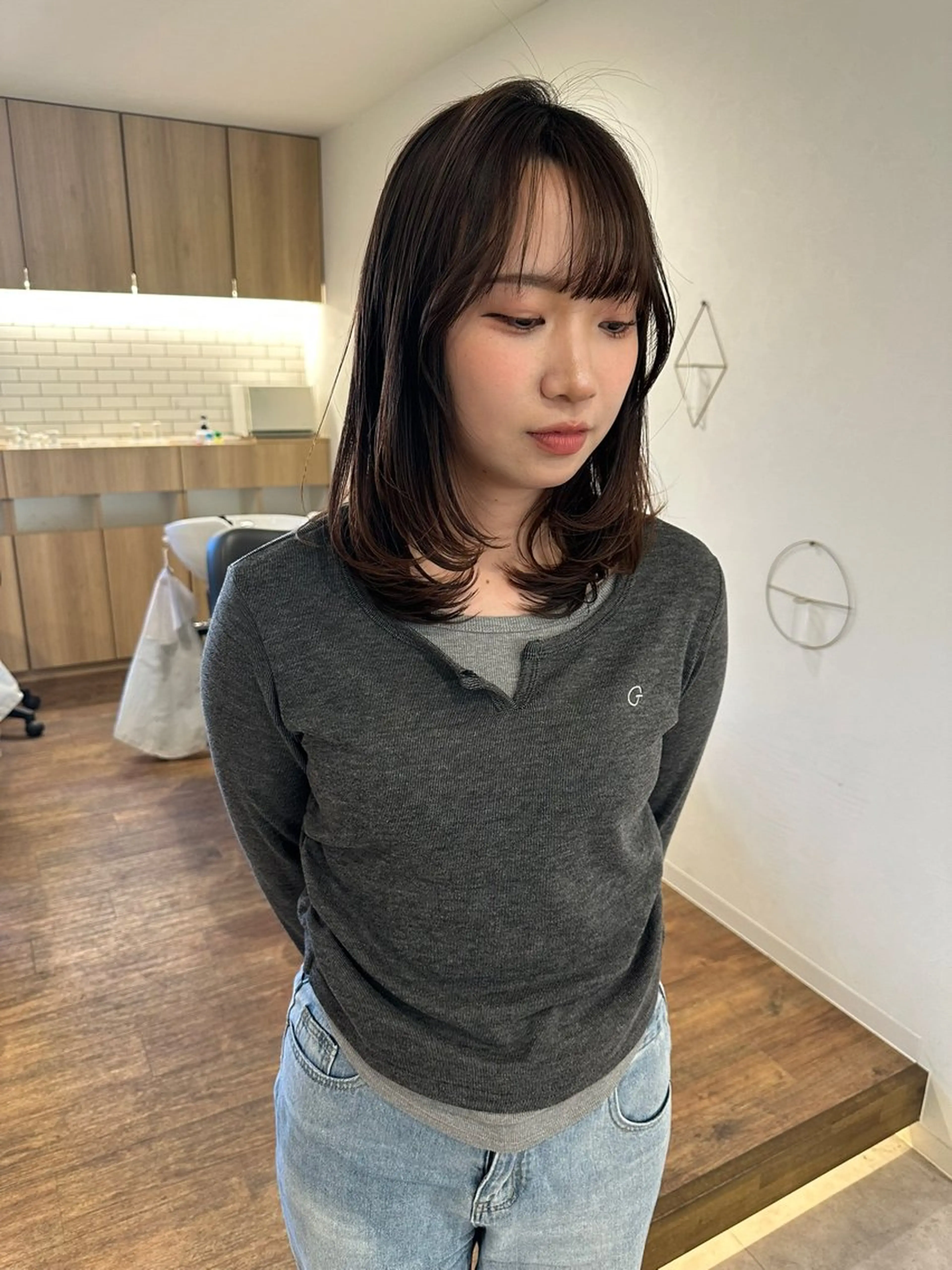 セミロング レイヤーカット カット 白髪ぼかしハイライト レイヤー川口　元気のヘアスタイル