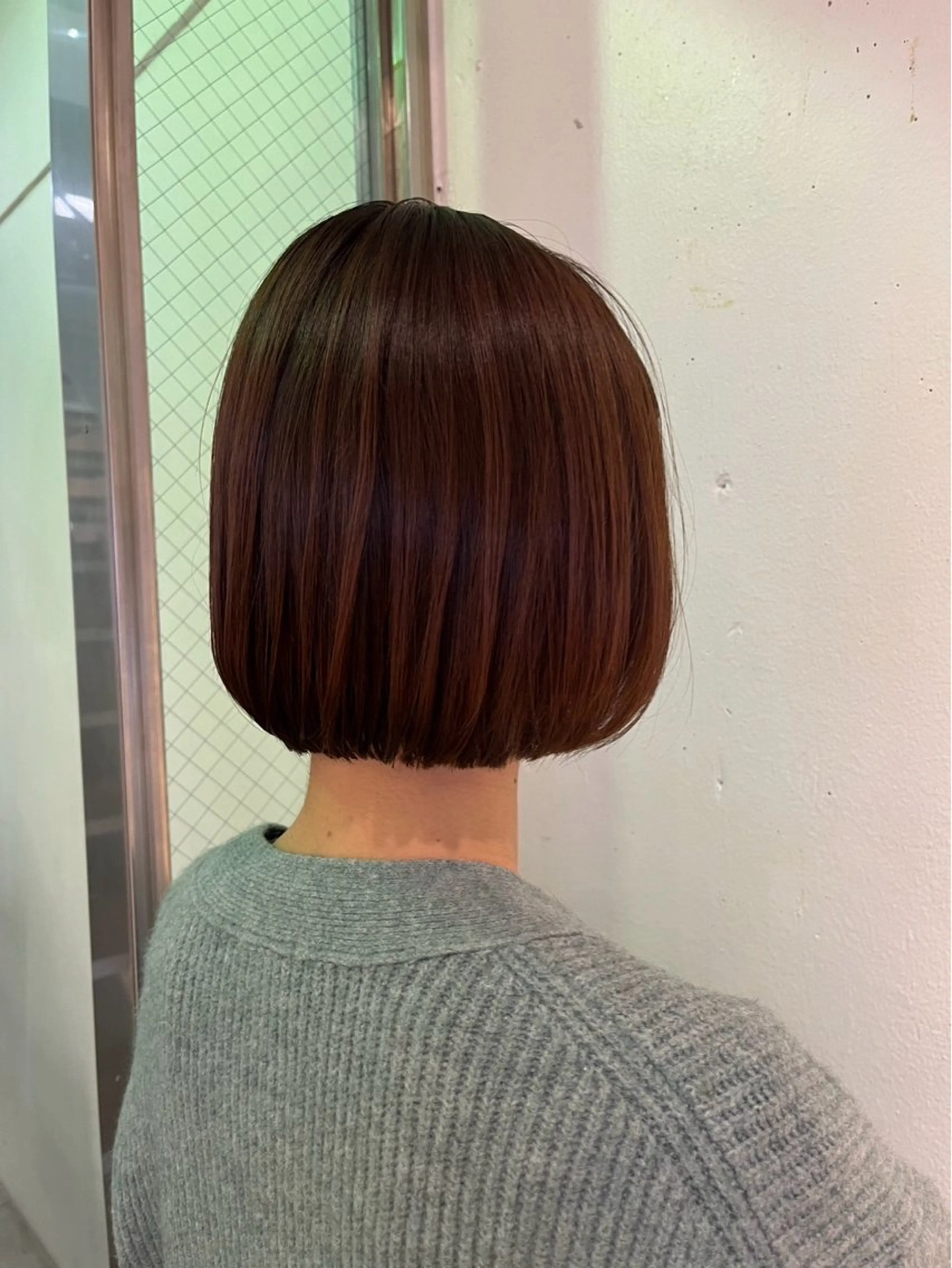 ミディアム カット 暖色カラー/ ストレート/くるみのヘアスタイル