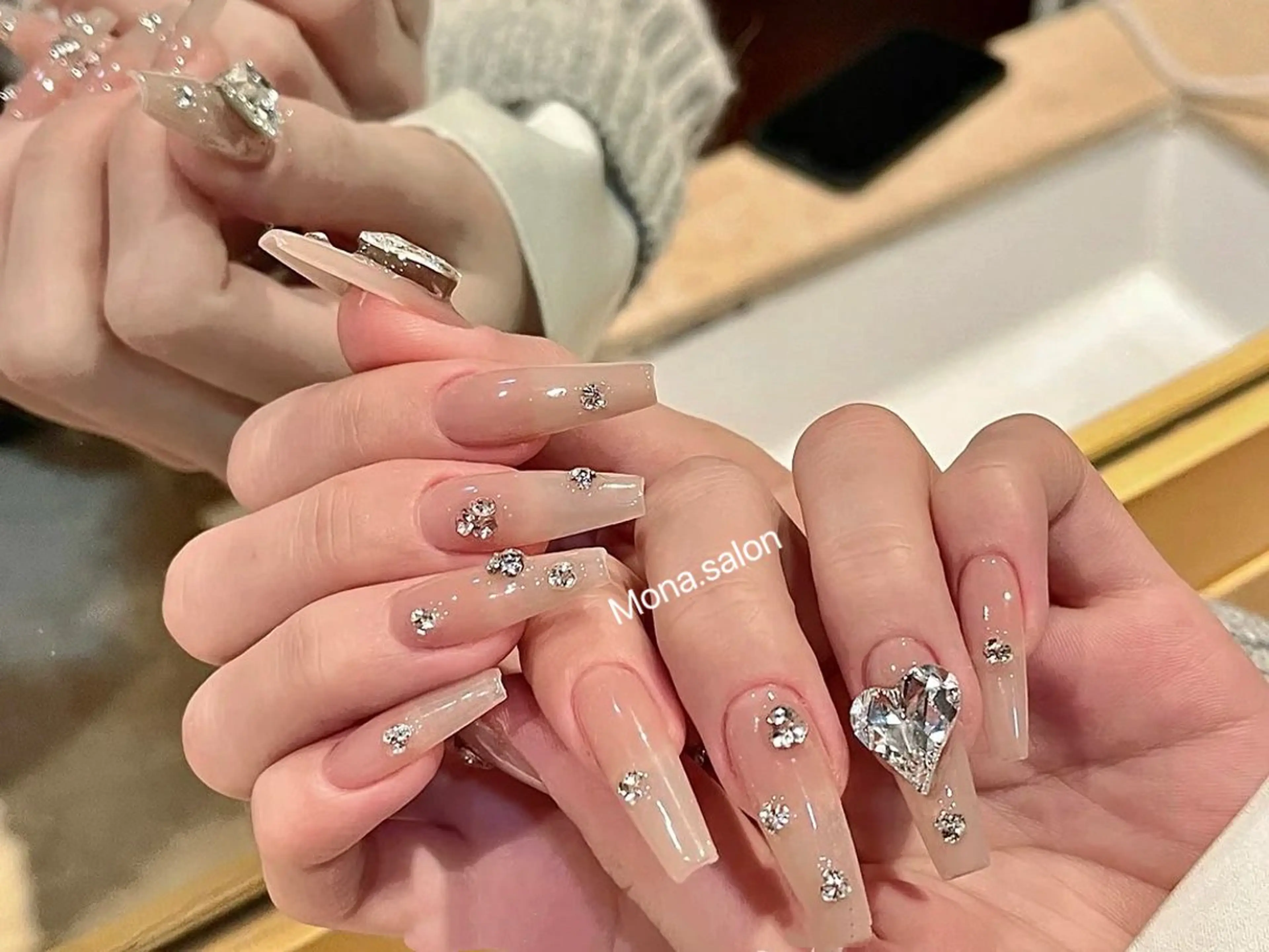 ネイル ハンドネイル Mona【パラジェル ・長さ出し専門店】のネイルデザイン