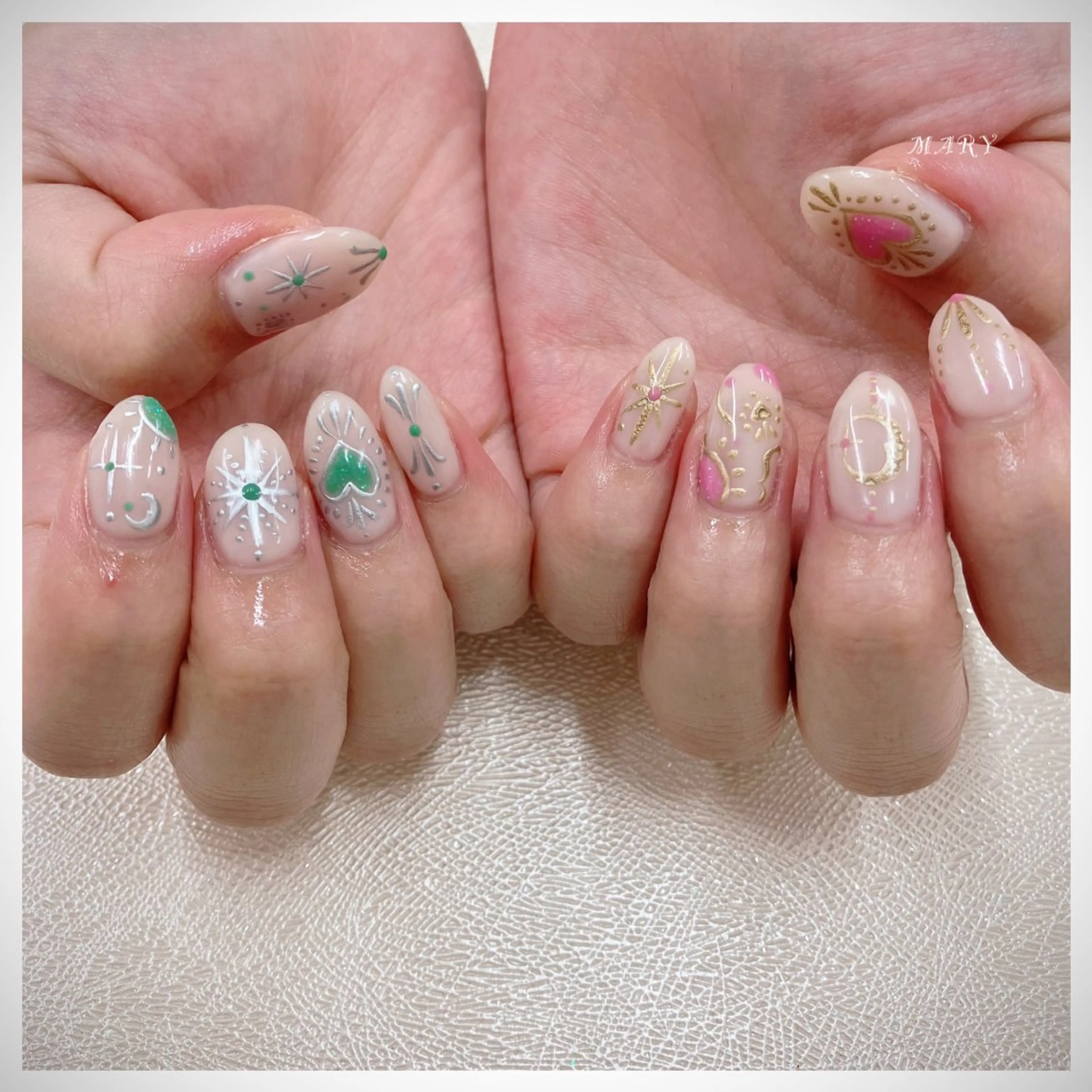 ネイル アートネイル グリーン ニュアンスネイル ワンカラーネイル ピンク ハンドネイル Mary nail .narumiのネイルデザイン