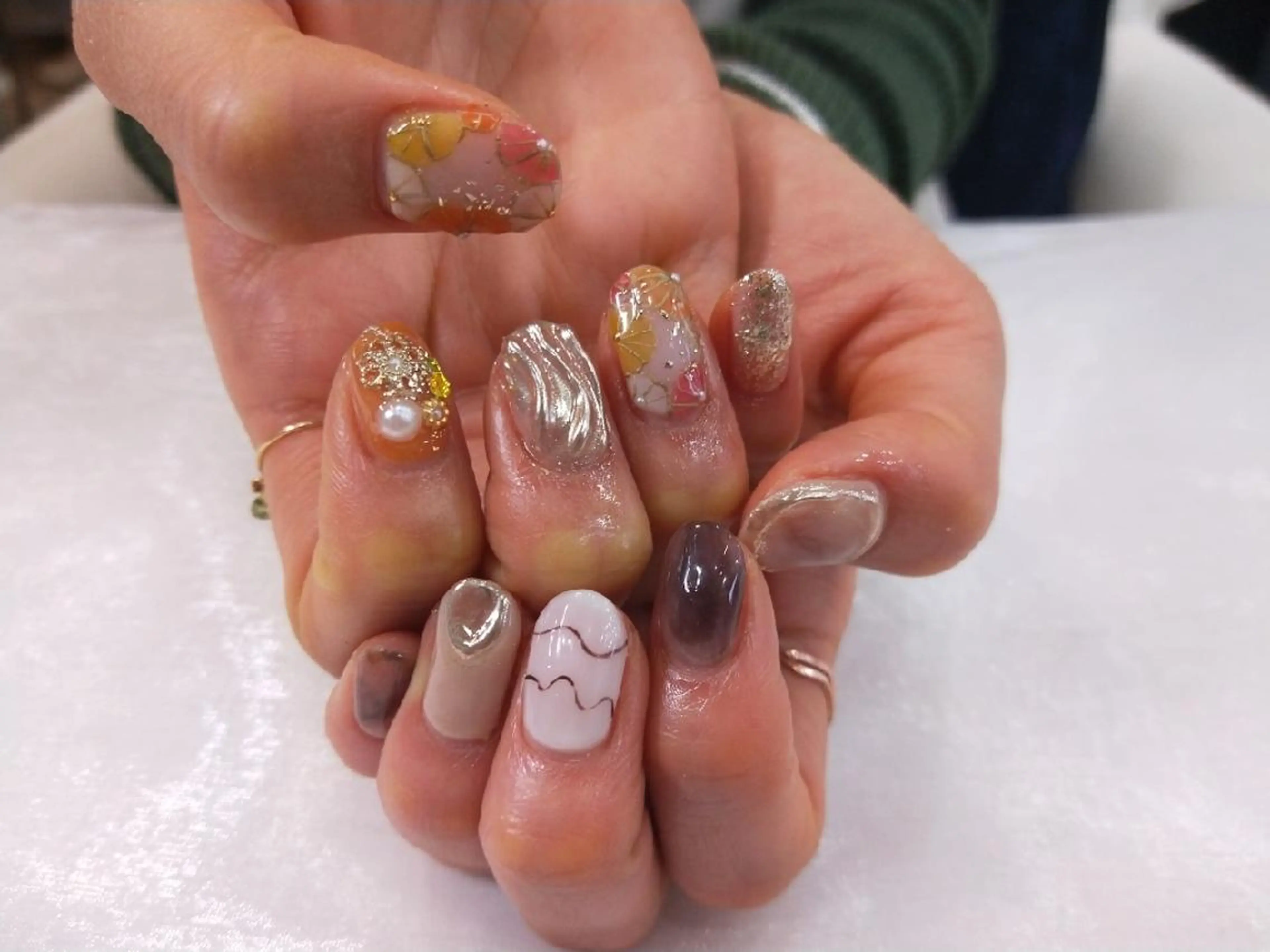 ネイル ハンドネイル ハンドケア R'well所属・はばすみれ🎀ﾈｲﾙ 光ﾌｪｲｼｬﾙ ﾍｱのネイルデザイン