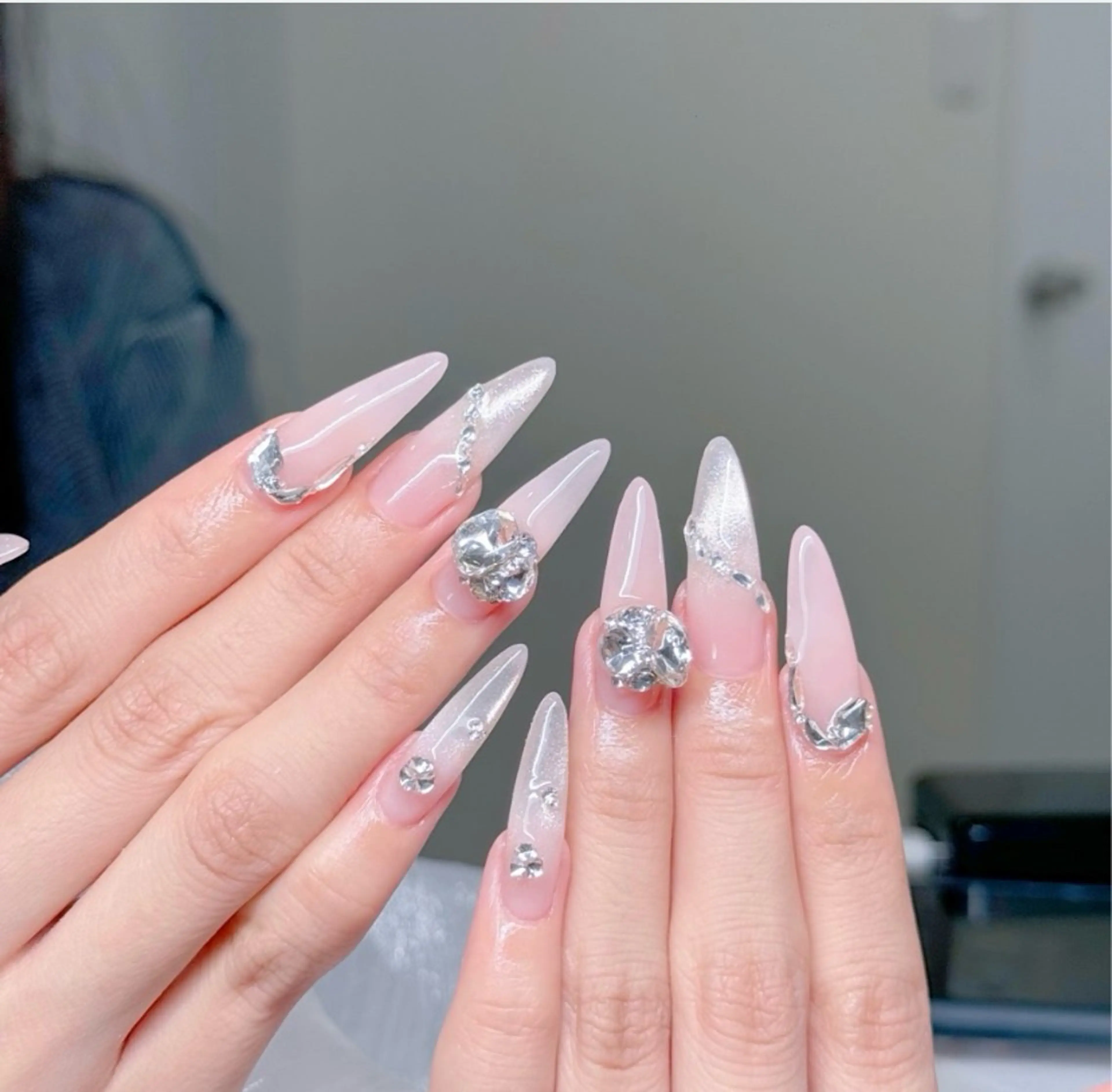 ネイル オーロラネイル チークネイル フレンチネイル 韓国ネイル マグネットネイル ハンドネイル NOA 大塚のネイルデザイン