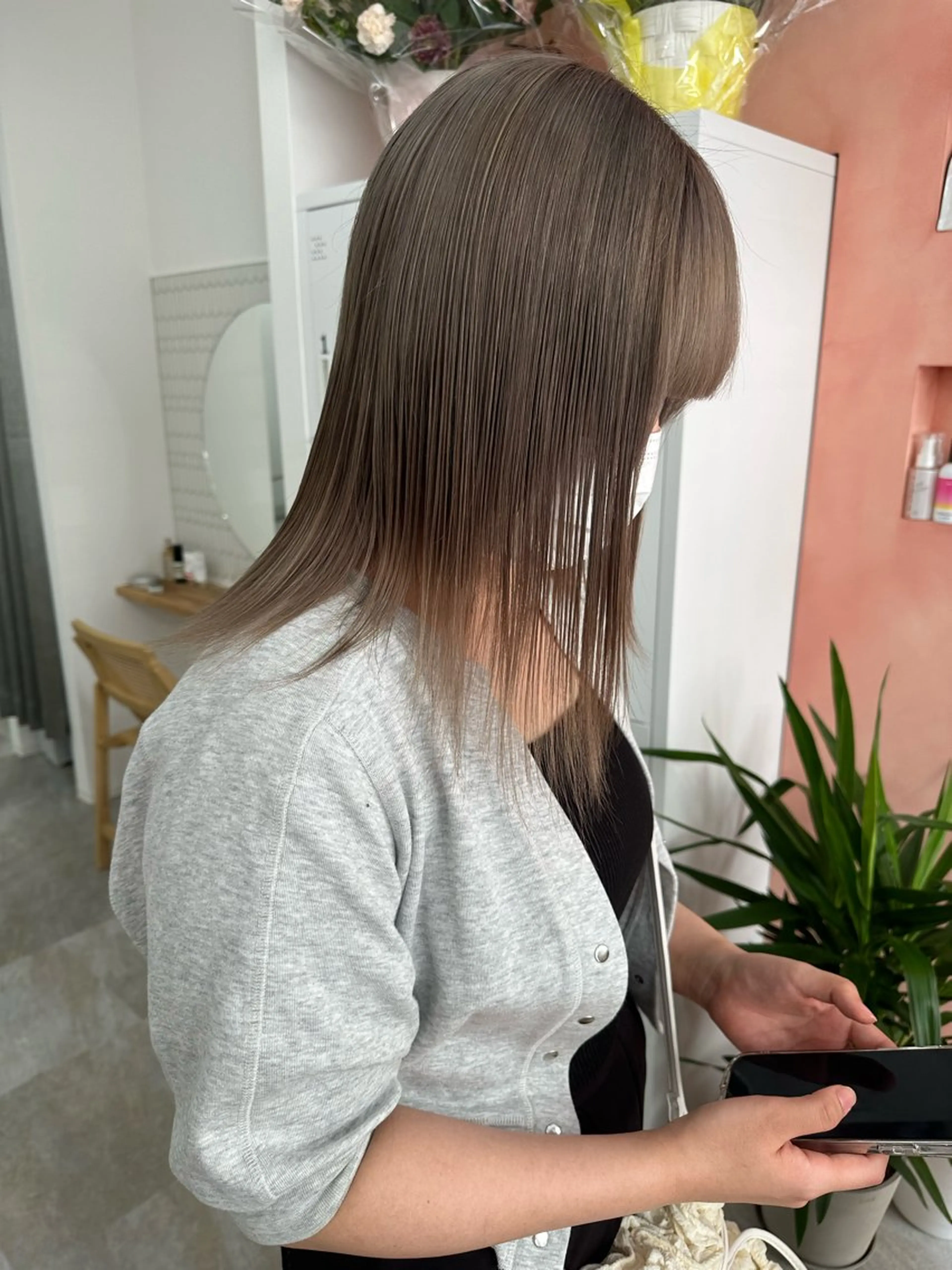 ミディアム カラー ブリーチ 抜きっぱなしブロンド ブロンド ケアブリーチ グレージュ ヘアカラー トリートメント レイヤー/ウルフ/ ハッシュカット/ダイのヘアスタイル