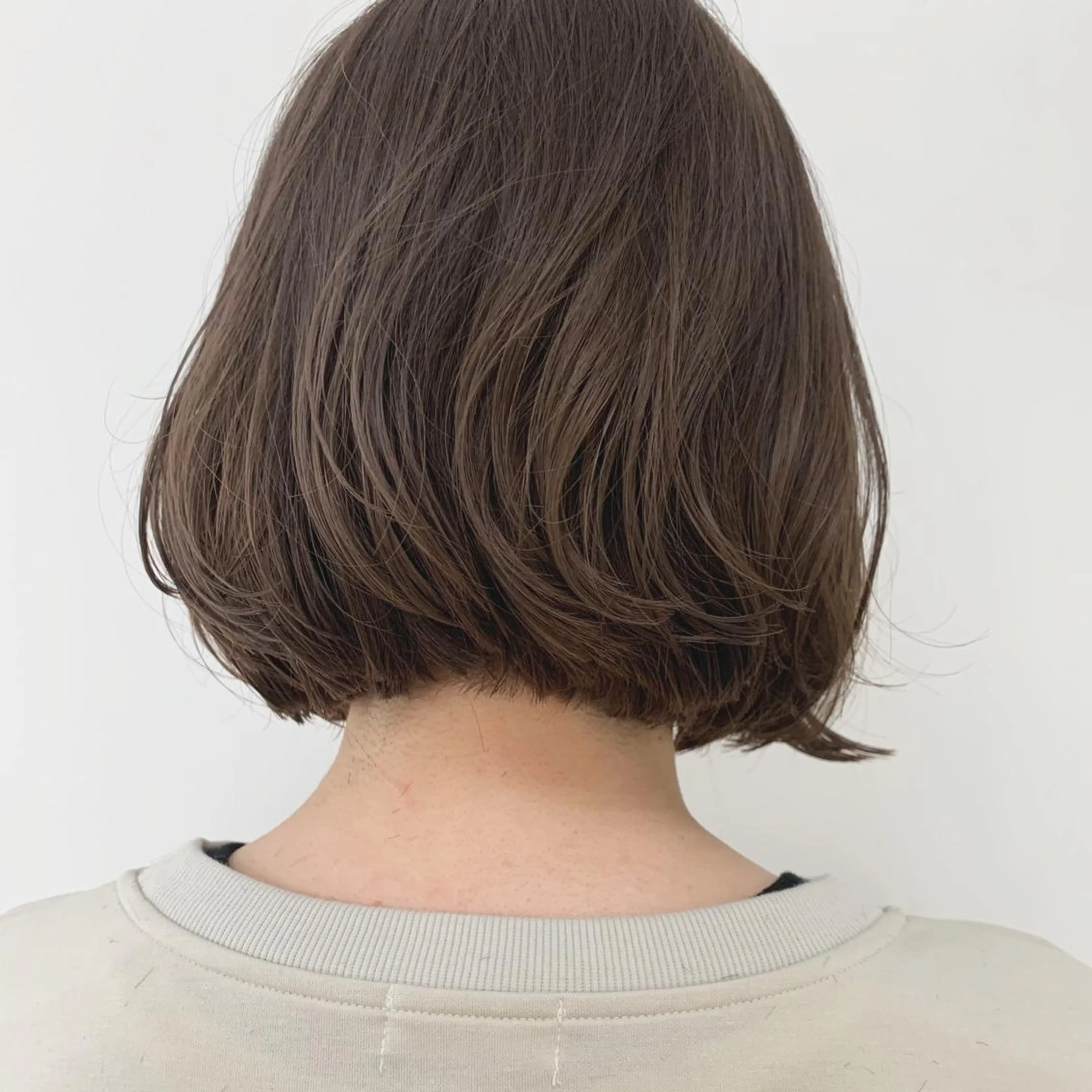 ショート カラー ブリーチ グレージュ カット ヘアカラー トリートメント 山下 千明のヘアスタイル