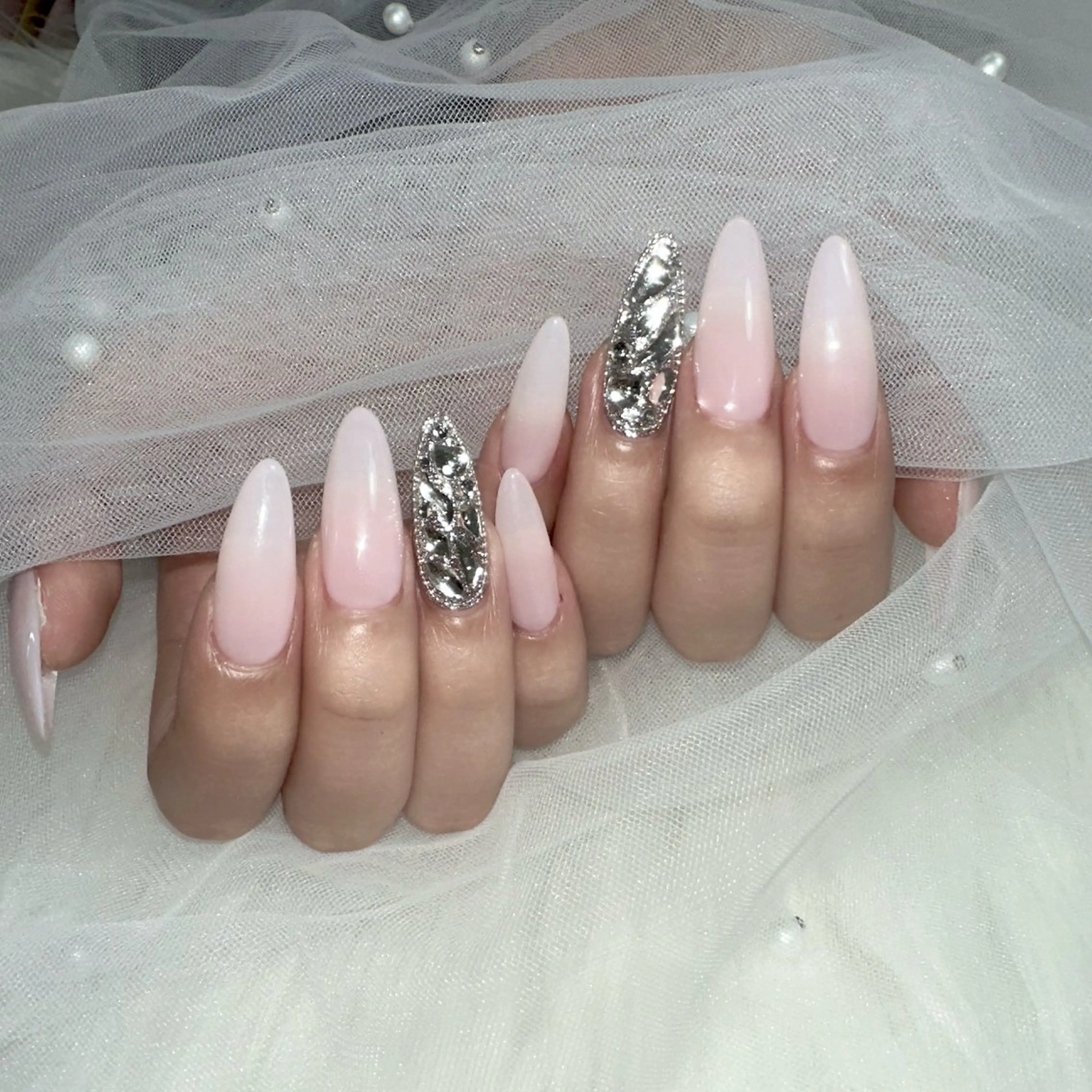 ネイル アートネイル ジェルネイル グラデーション キラキラネイル ラメ(グリッター) ハンドネイル Viola. 優花のネイルデザイン