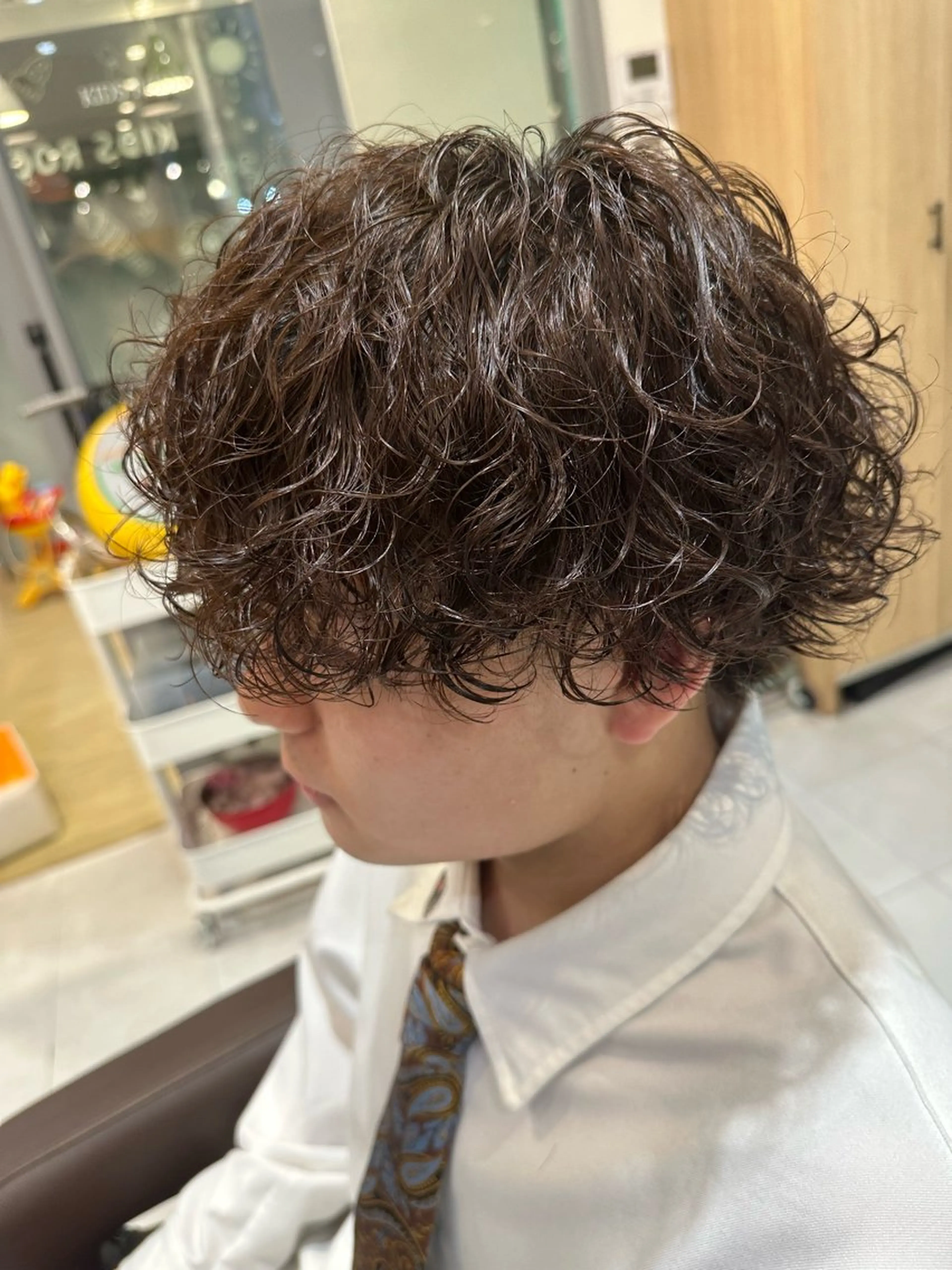 ミディアム パーマ メンズ ミディアムパーマ フェードカット メンズパーマ 刈り上げ 波巻きパーマ 💈メンズ特化 美容師サキ💈のヘアスタイル