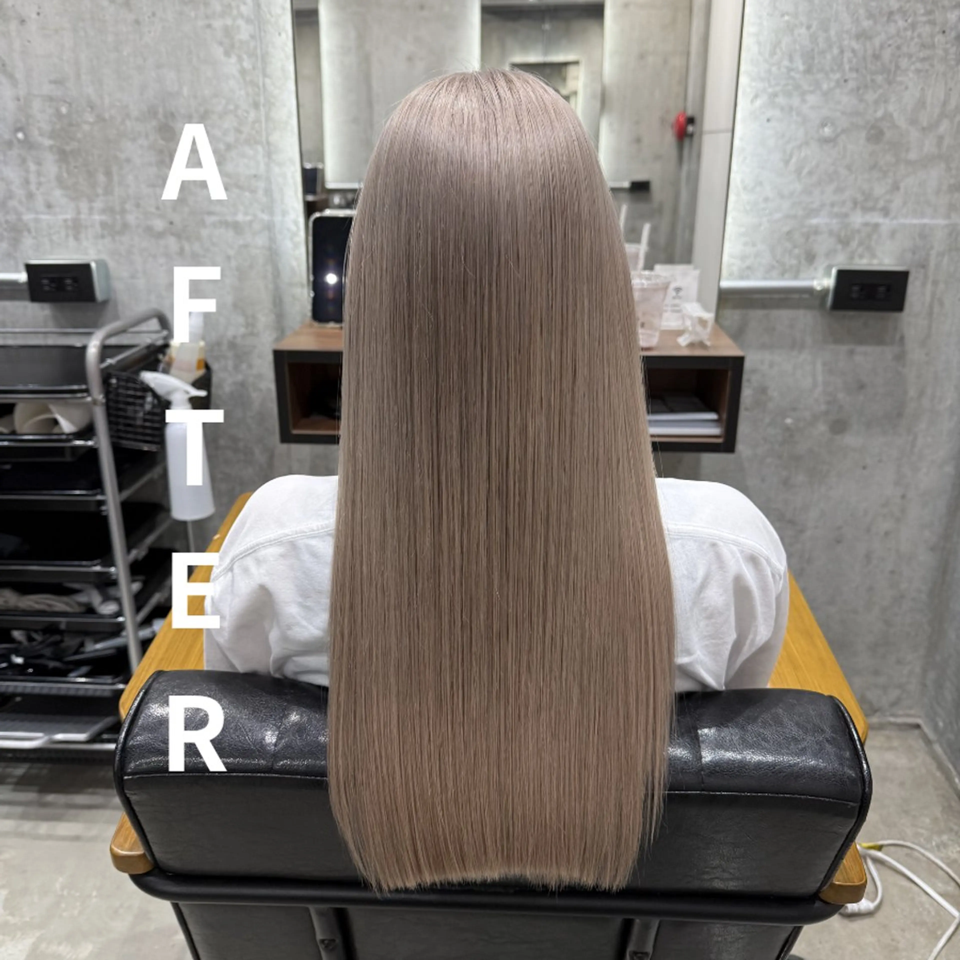 ロング カラー ブリーチ グレージュ 似合わせカット ヘアカラー トリートメント ホワイトブロンド RIKUTOのヘアスタイル