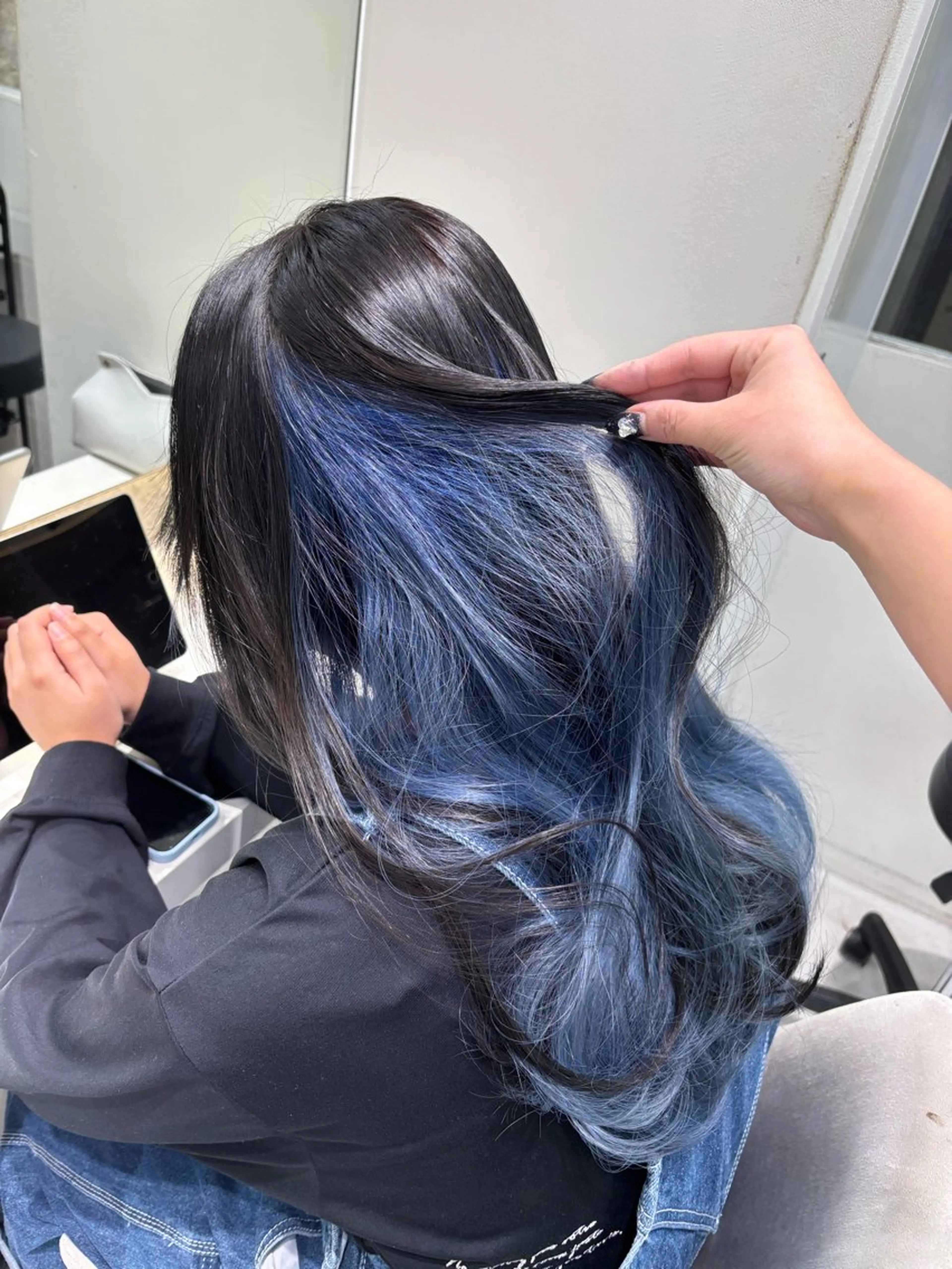 カラー インナーカラー あいり／艶髪 、透明感カラー🩶のヘアスタイル