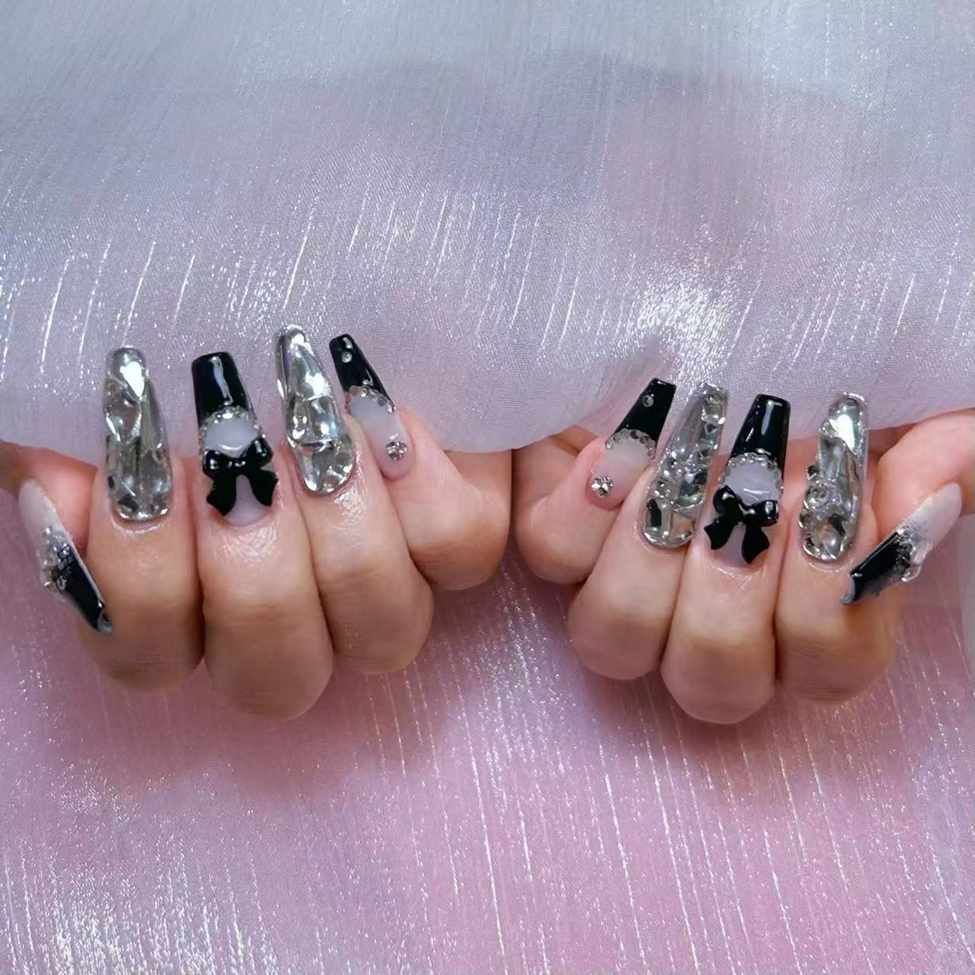 ネイル アートネイル オーロラネイル キラキラネイル 韓国ネイル マグネットネイル ハンドネイル ハンドケア Plenty 💞のネイルデザイン