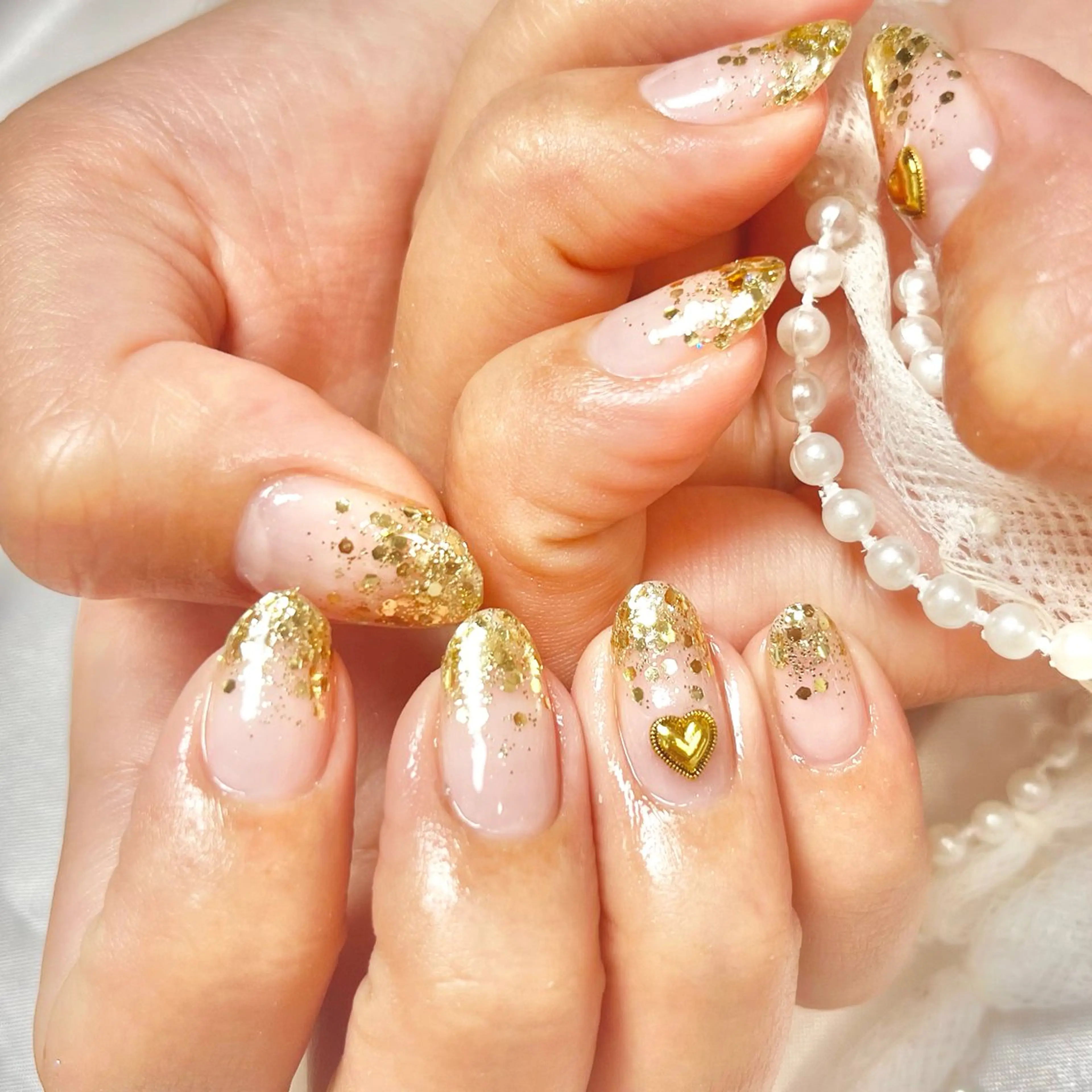 ネイル ゴールド グラデーション ハート 韓国ネイル ラメ(グリッター) 韓国ネイル💠 Tomoのネイルデザイン