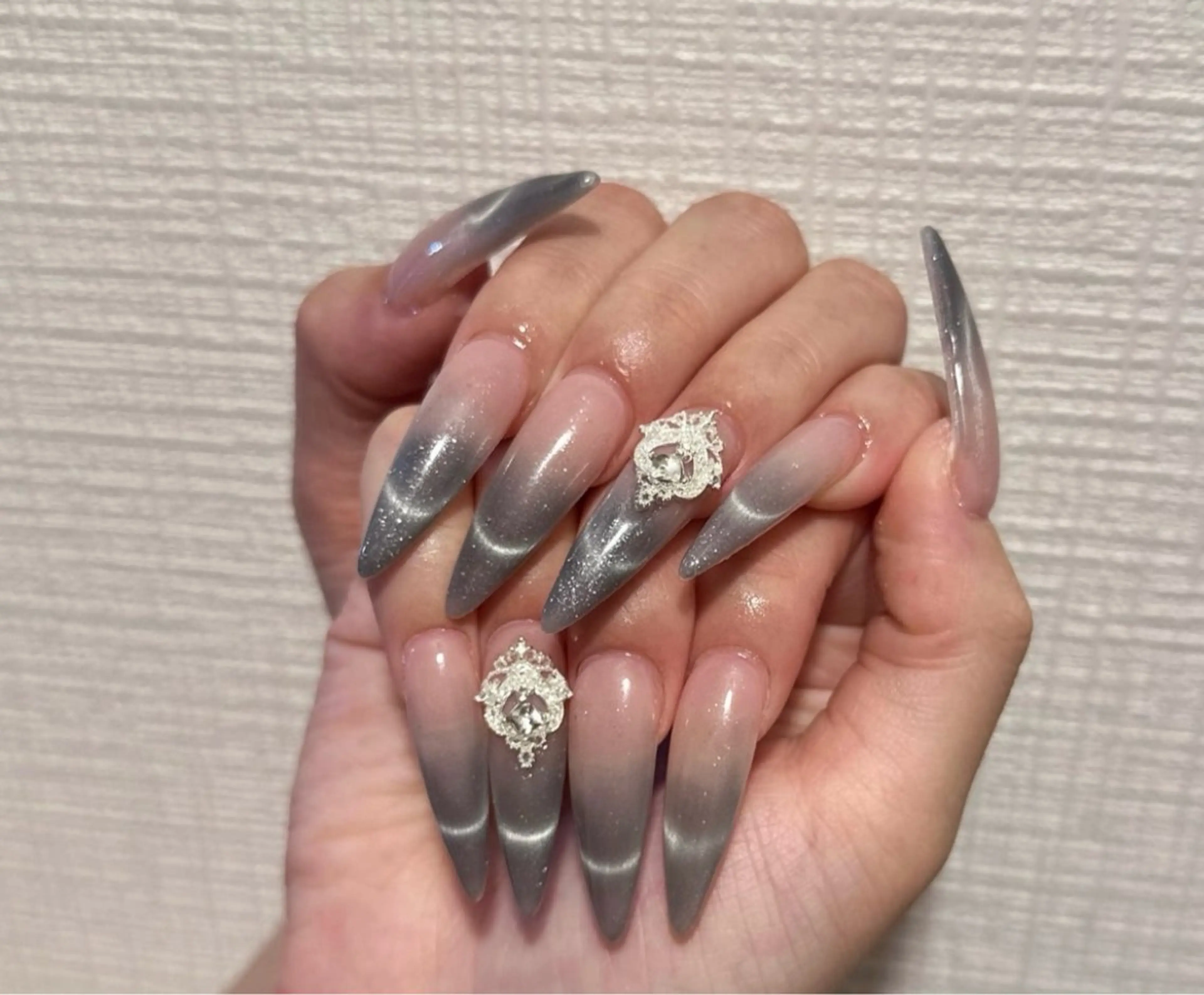 ネイル 長さ出し専門 パーツのネイルデザイン